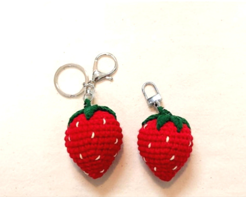 ころんと可愛い いちごの編みぐるみキーホルダー｜赤・ピンク その他