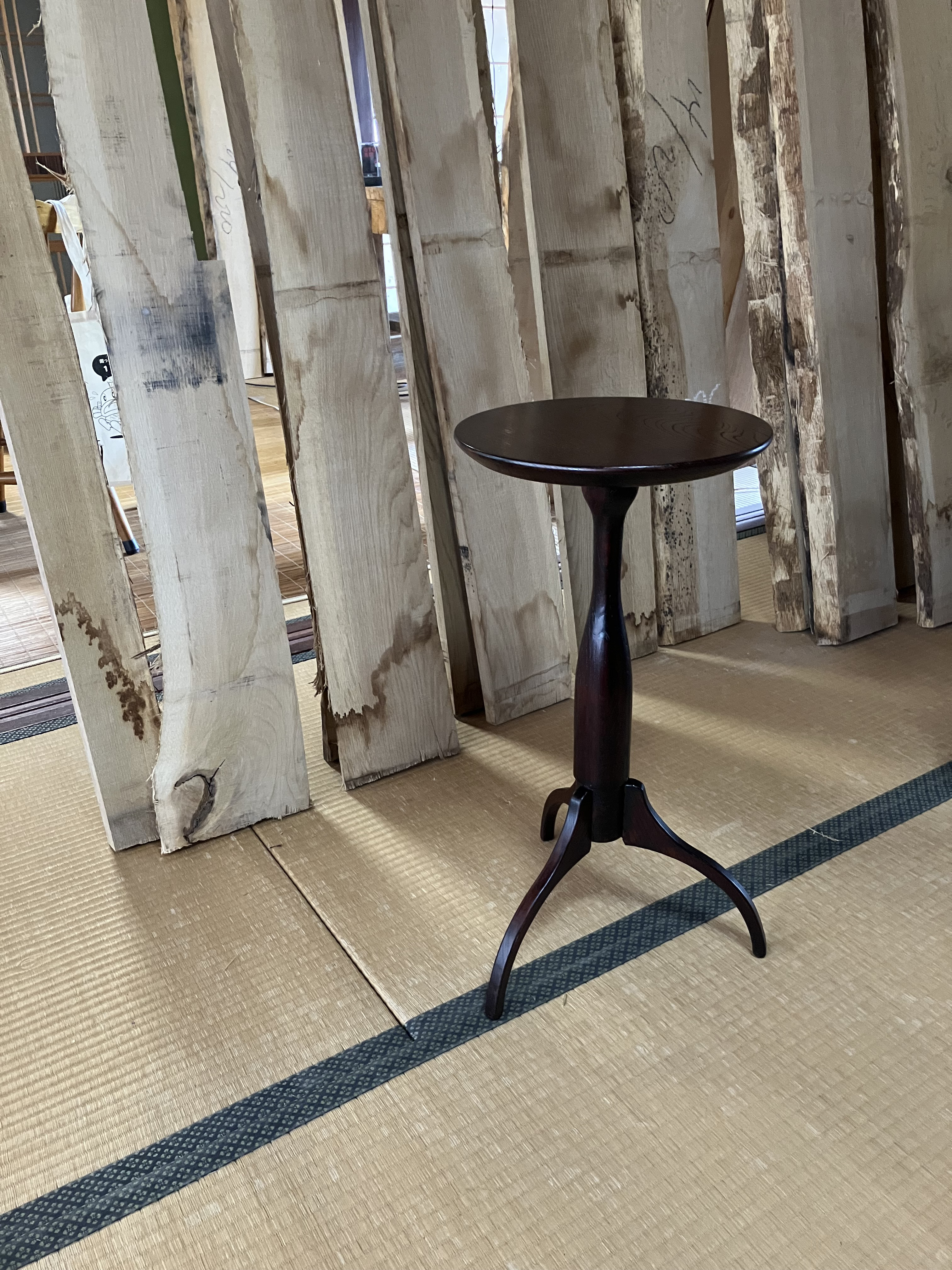 カフェテーブル　けやき一枚板　拭き漆