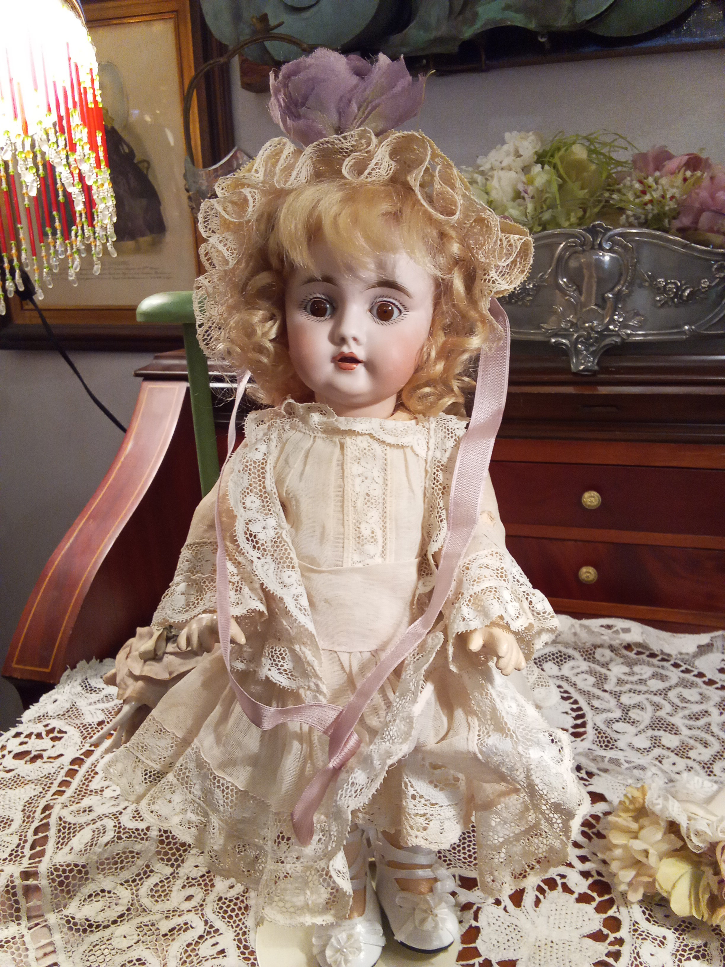 CC000101  ヴィンテージ素材で作られたドールボンネット