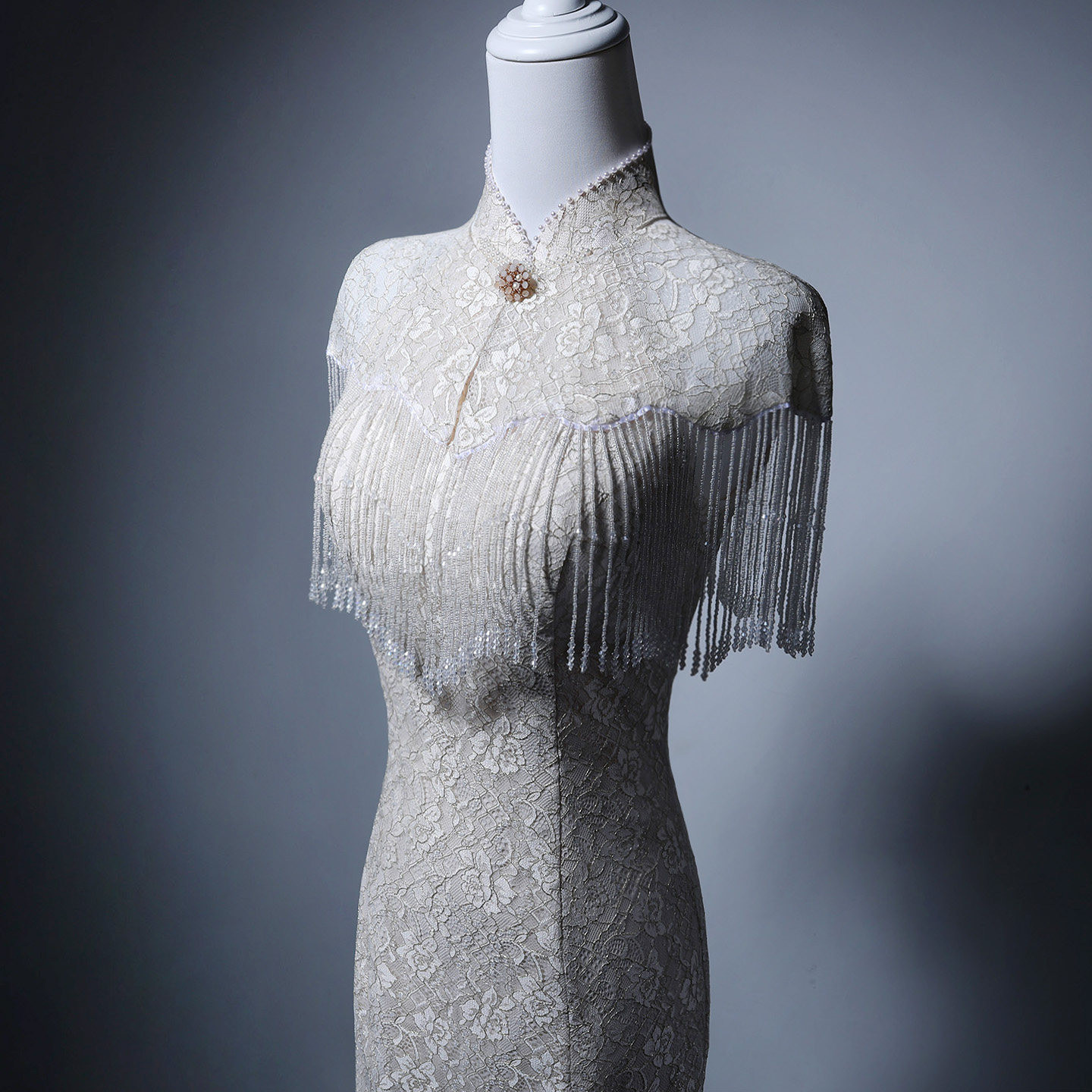 高級感 シャンパン色 パーティードレス 肩飾りが付 スリム 花嫁 演奏会 誕生日 披露宴 二次会 前撮り M032