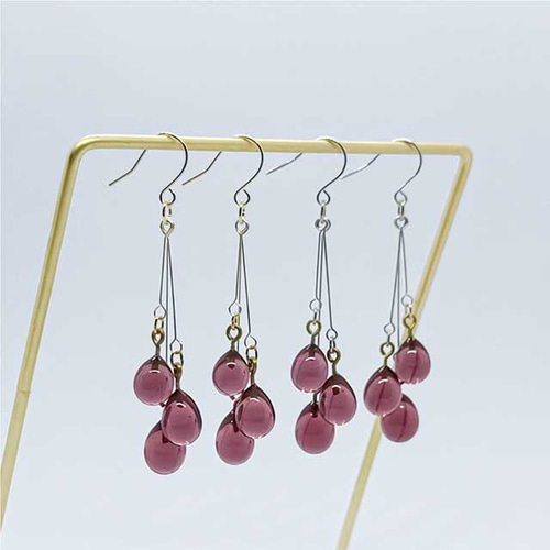 手づくりガラスの【雨だれピアス】アメジスト ☆金具変更OK ドロップ