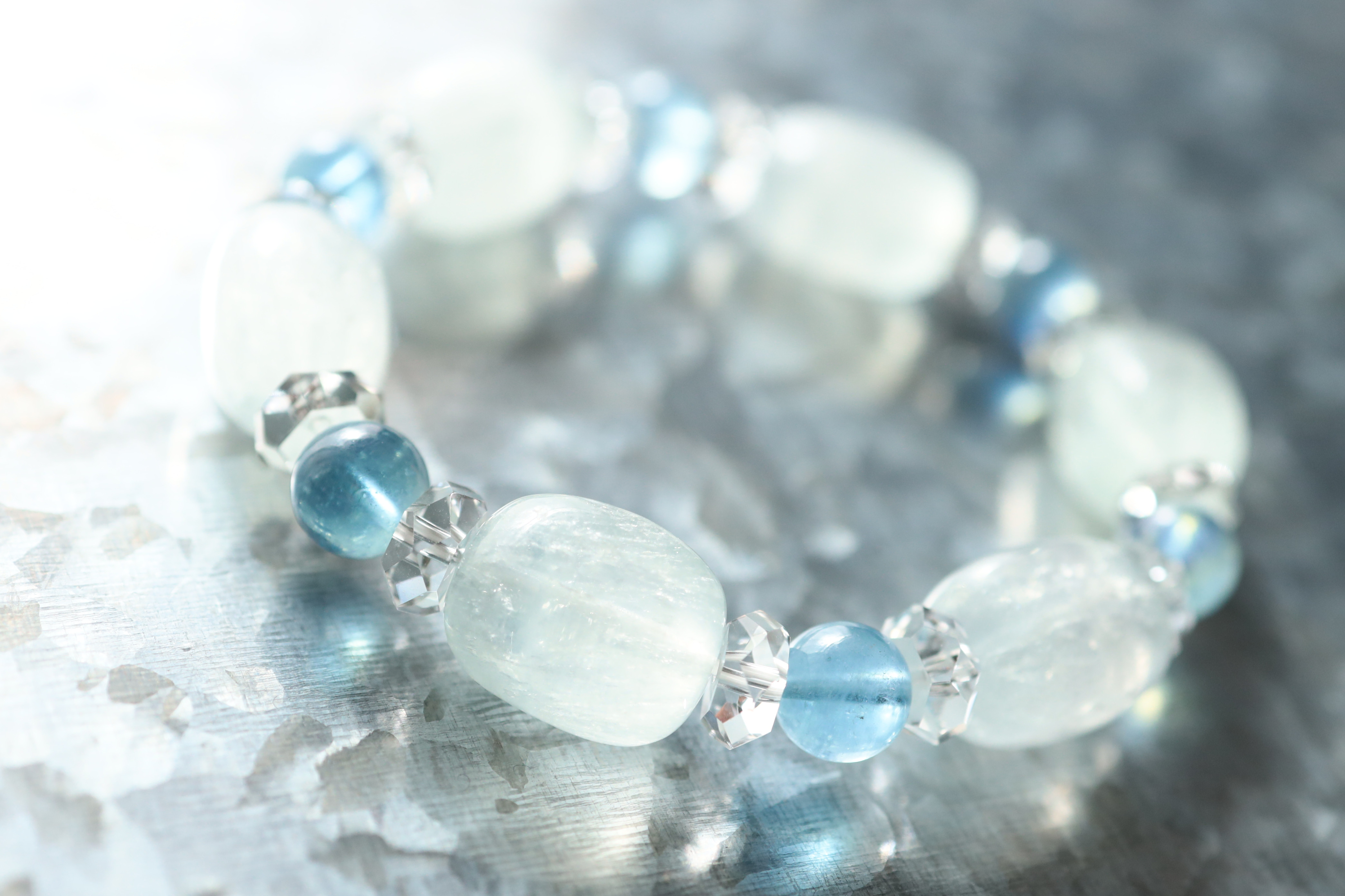 …☆プレミアムブレス☆希少なペールブルーカラー☆フローライト（タンブル）：約15×12ミリ＆アクアマリン：8.5ミリ☆…