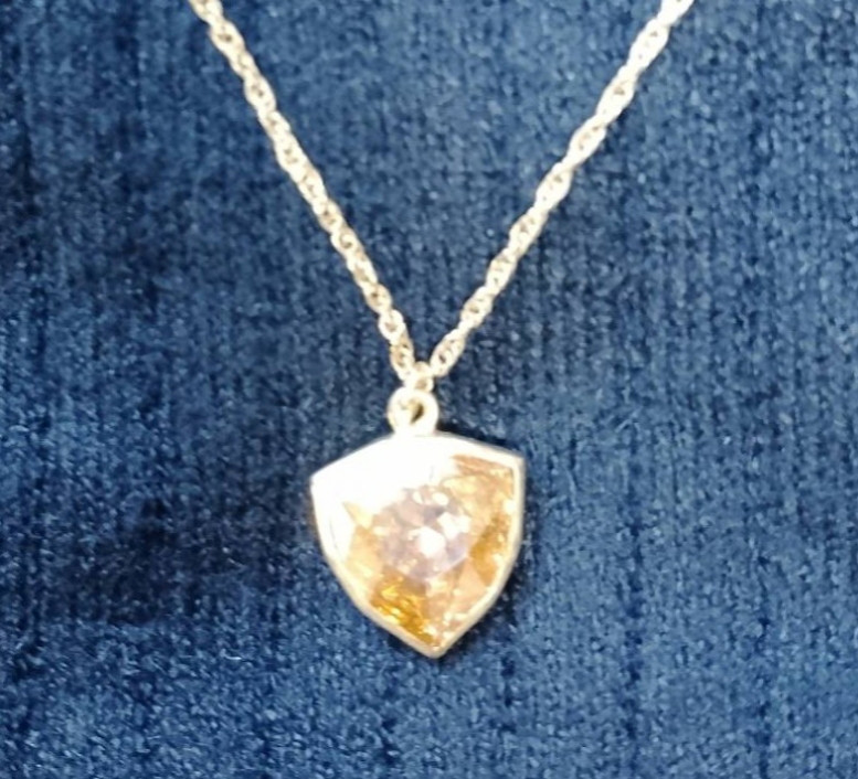 1点限り♡　シールドフォルムのゴールドペンダント