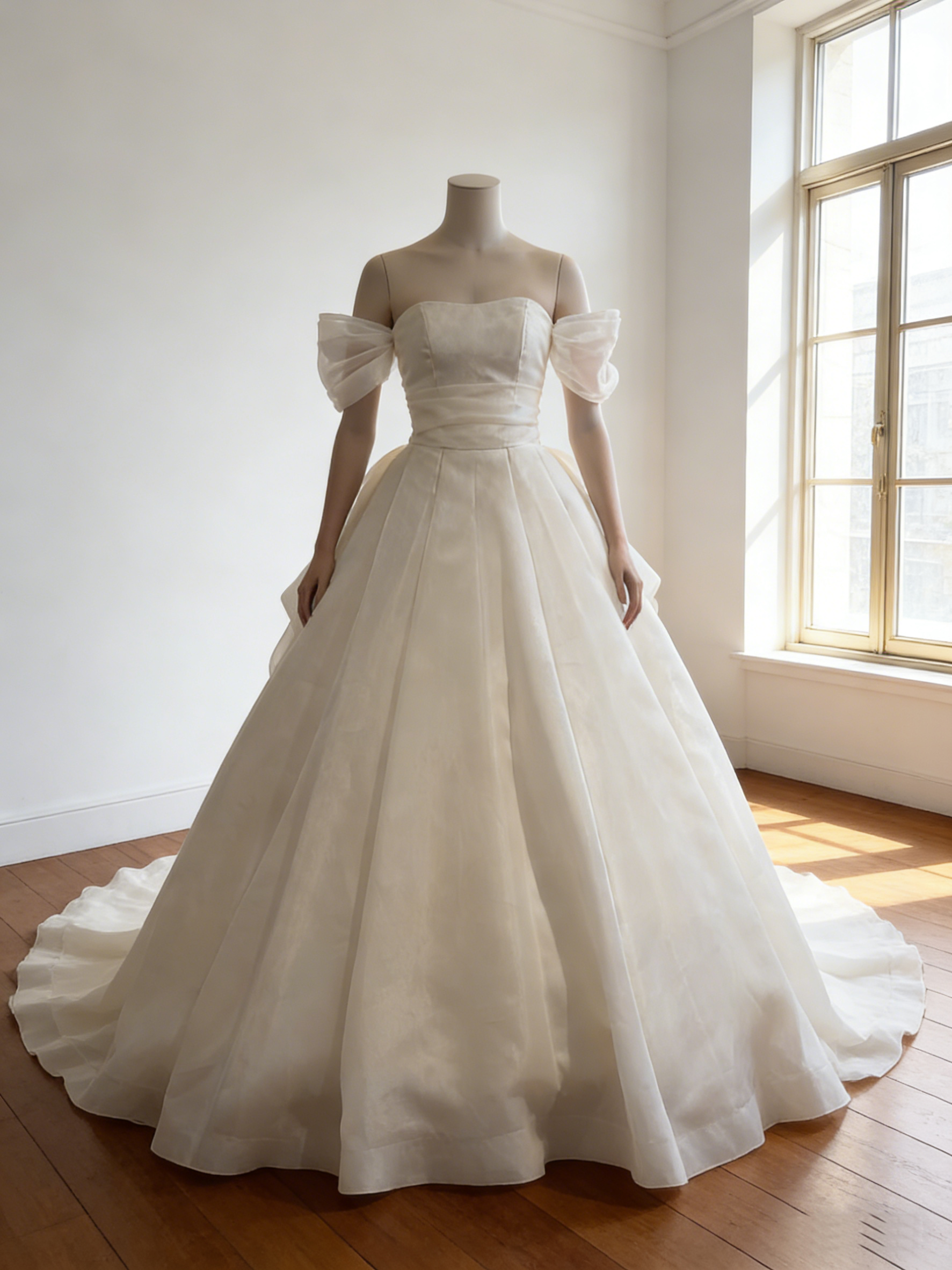 ウエディングドレス オフホワイト 取り外し可能な付け袖 シルクオーガンジーサテン スリット 華やかなトレーン ブライダル