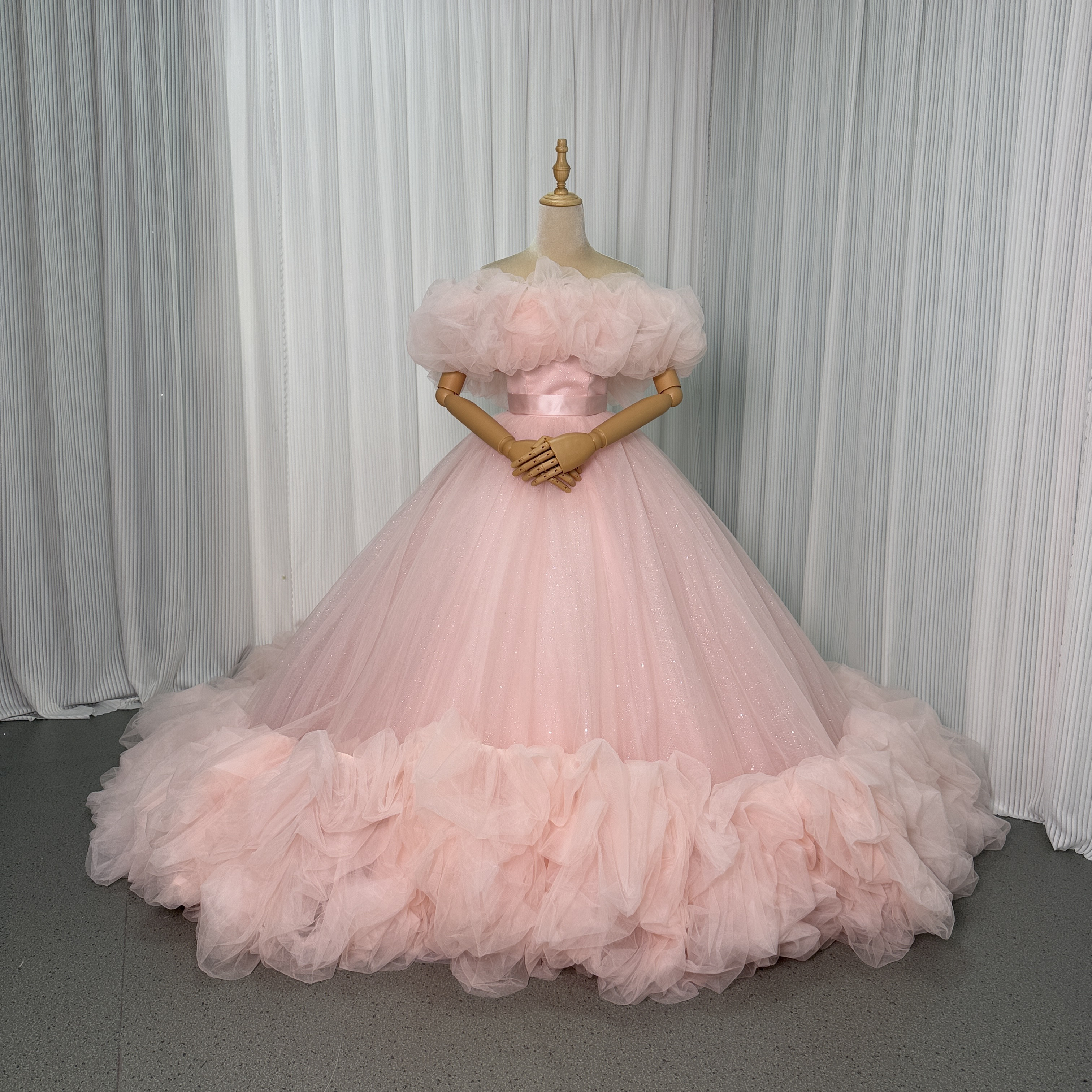 送料無料！カラードレス ピンク 取り外し可能なオフショルダー リボントレーン サッシュベルト 編み上げ キラキラチュール