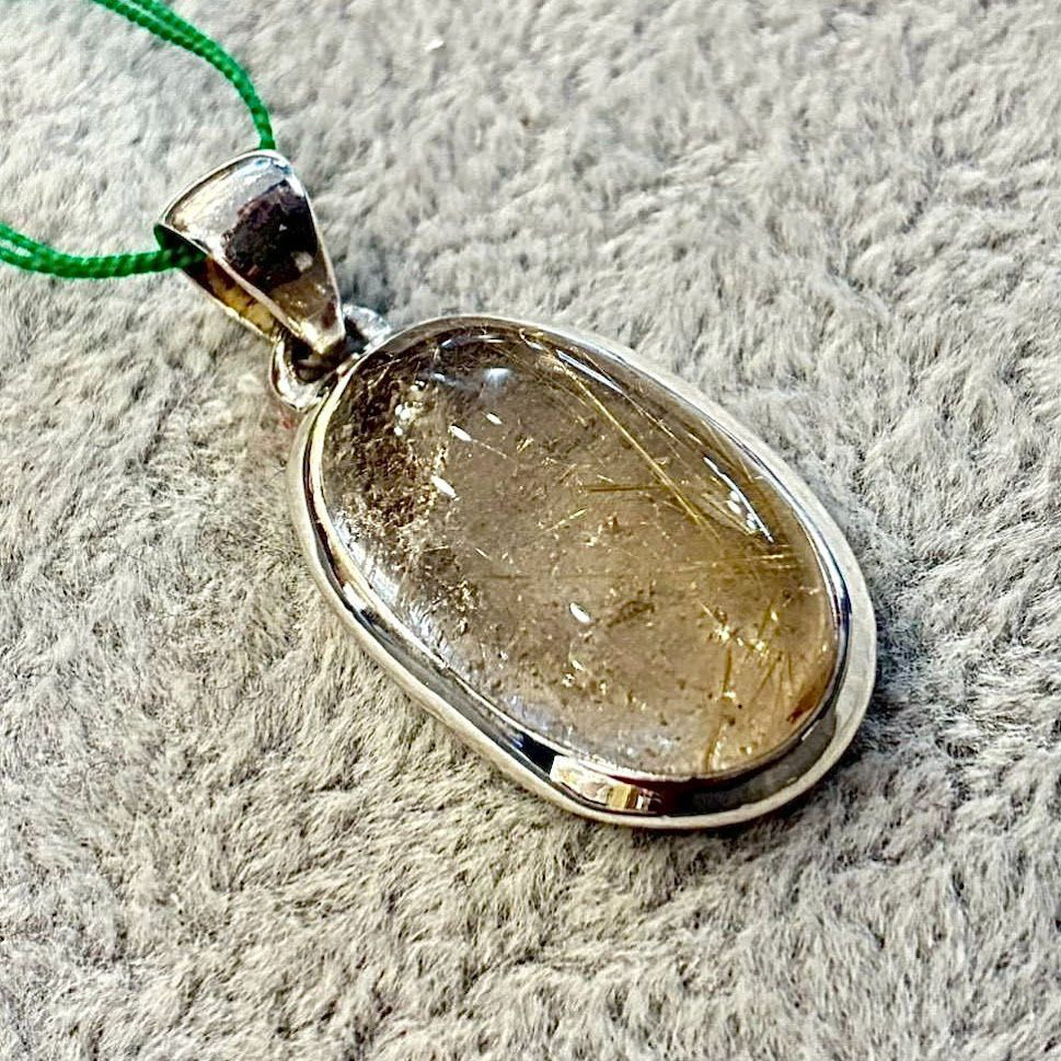 ペンダントトップ シルバー925 ルチルクォーツ 金 針金 天然石 針金水晶 sv928 男女兼用 ユニセックス