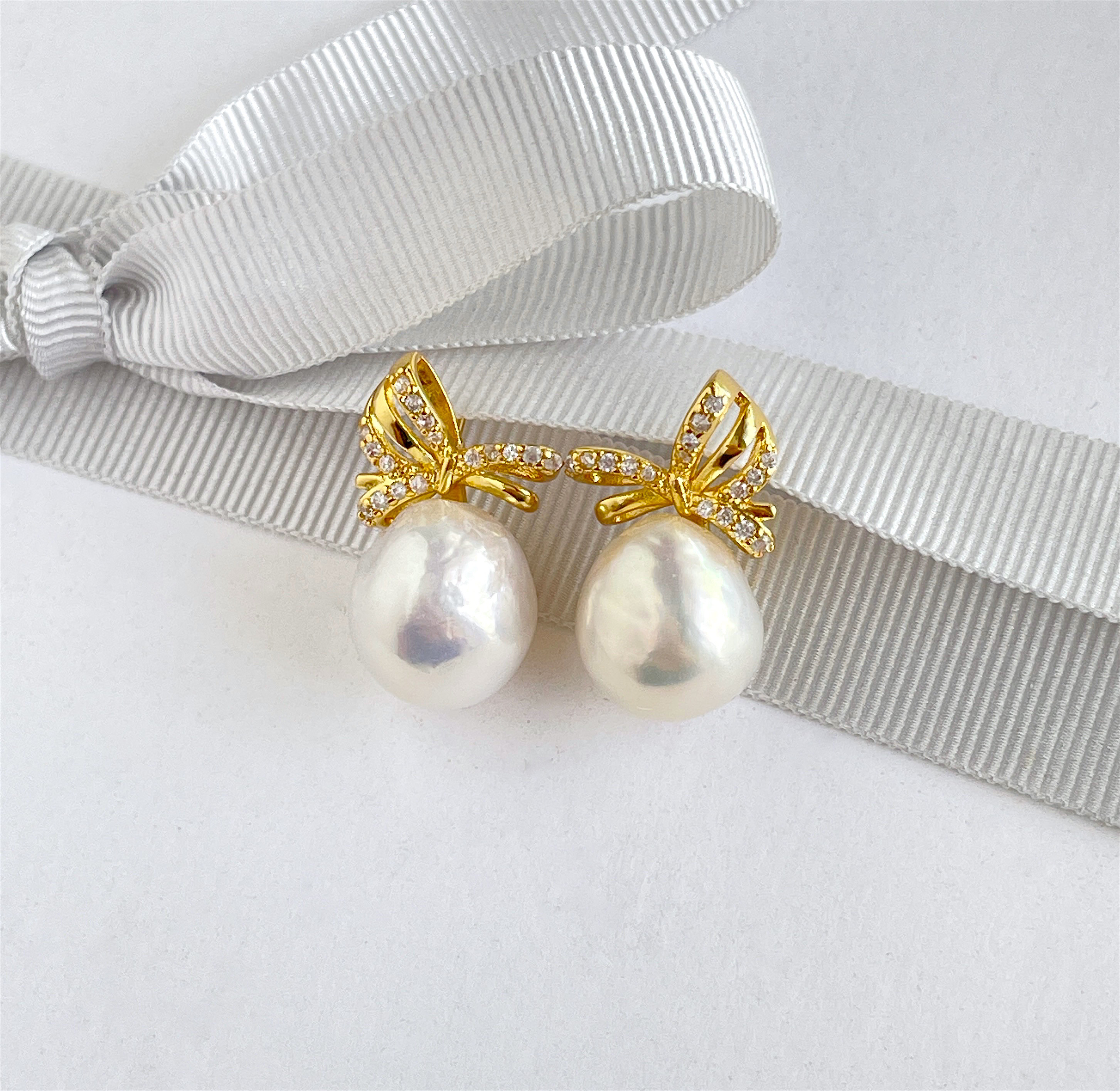 淡水パール オーロラカラー バロックパールのリボンピアス 　１点のみ