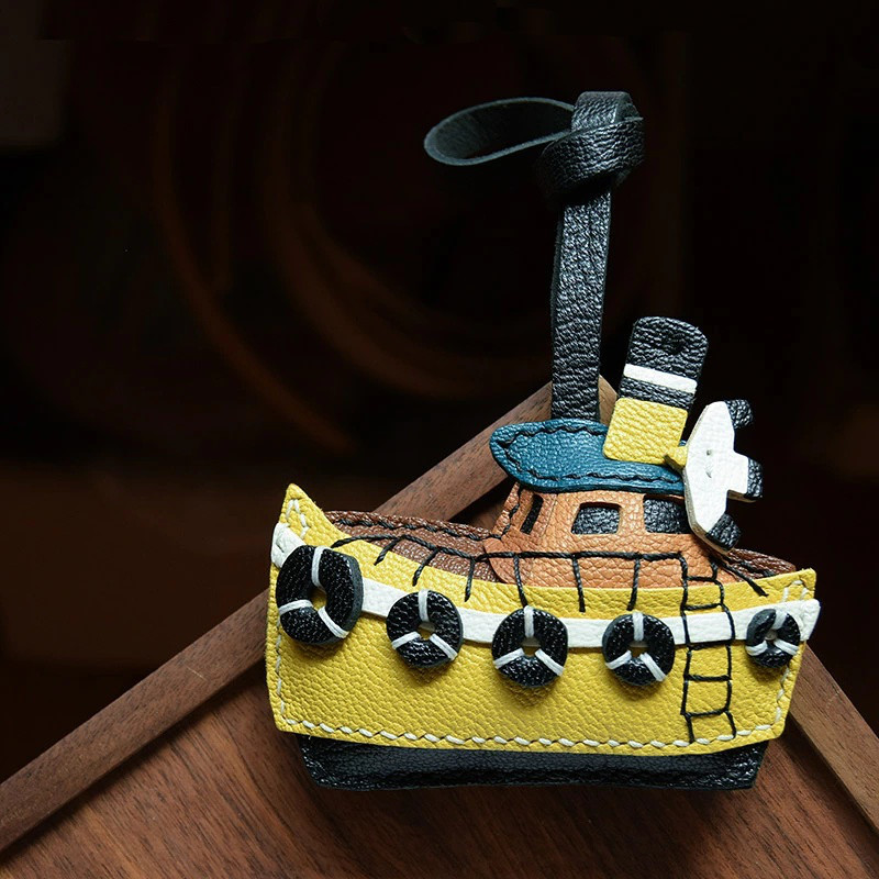 ハンドメイド 本革 小さな漁船キーホルダー バッグチャーム アクセサリー 革小物 キーリング キーイング 車の鍵 チャー