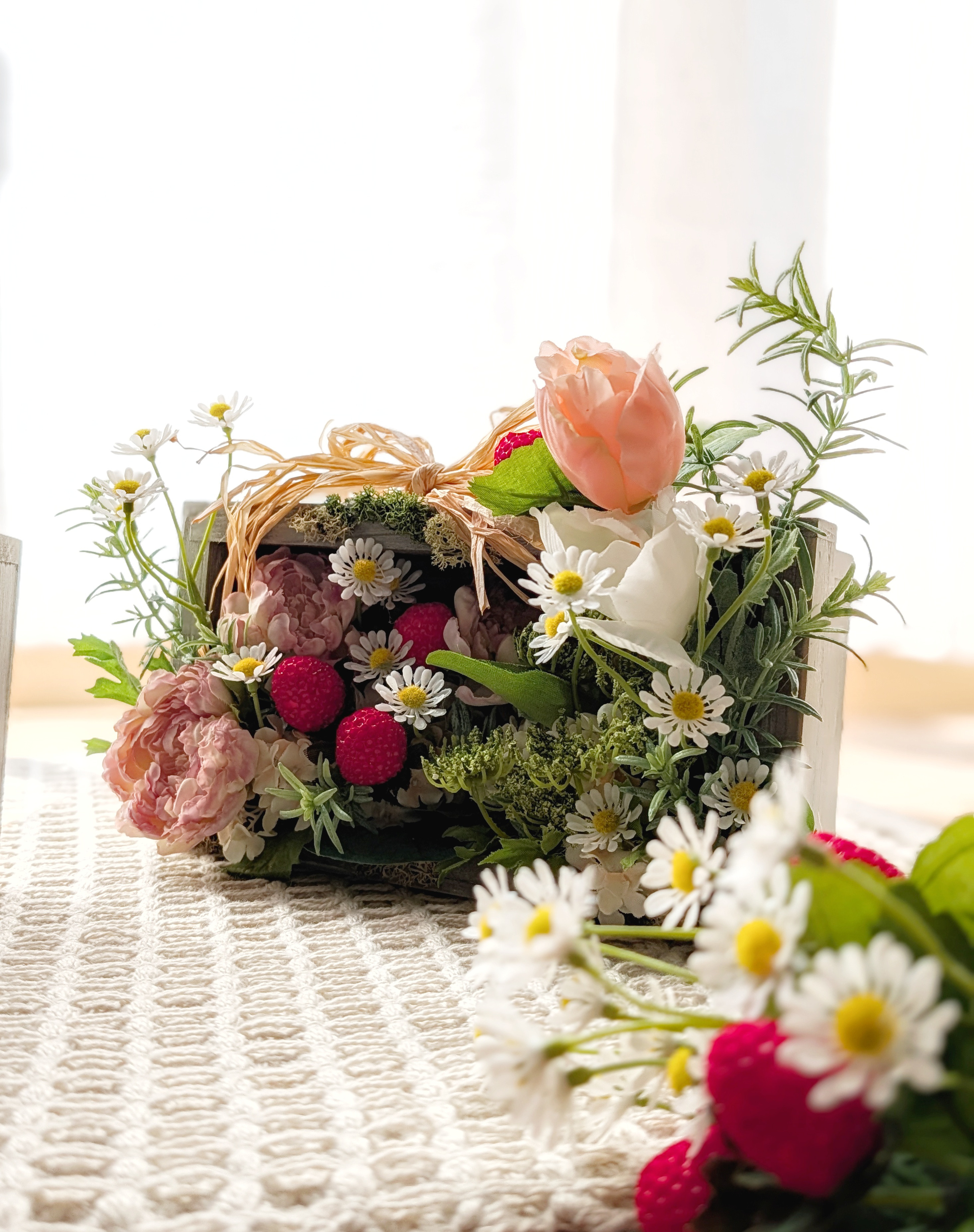 【早割】ワイルドストロベリーと春花のウッドトランク✢ハーブガーデンアレンジメント ギフト