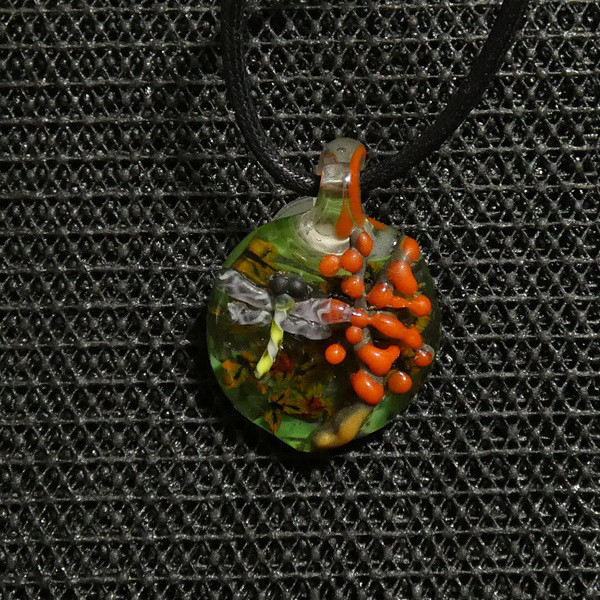 とんぼと柿　NO.454（ガラス、とんぼ玉、一点物、伝統工芸、ネックレス）