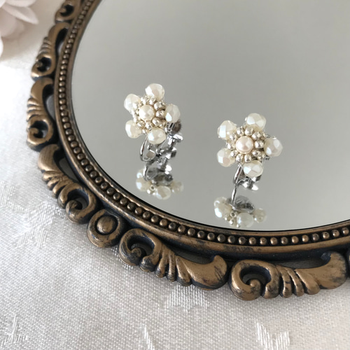 フラワー モチーフ イヤリング 5弁 ホワイト 白 チェコガラス ビーズ