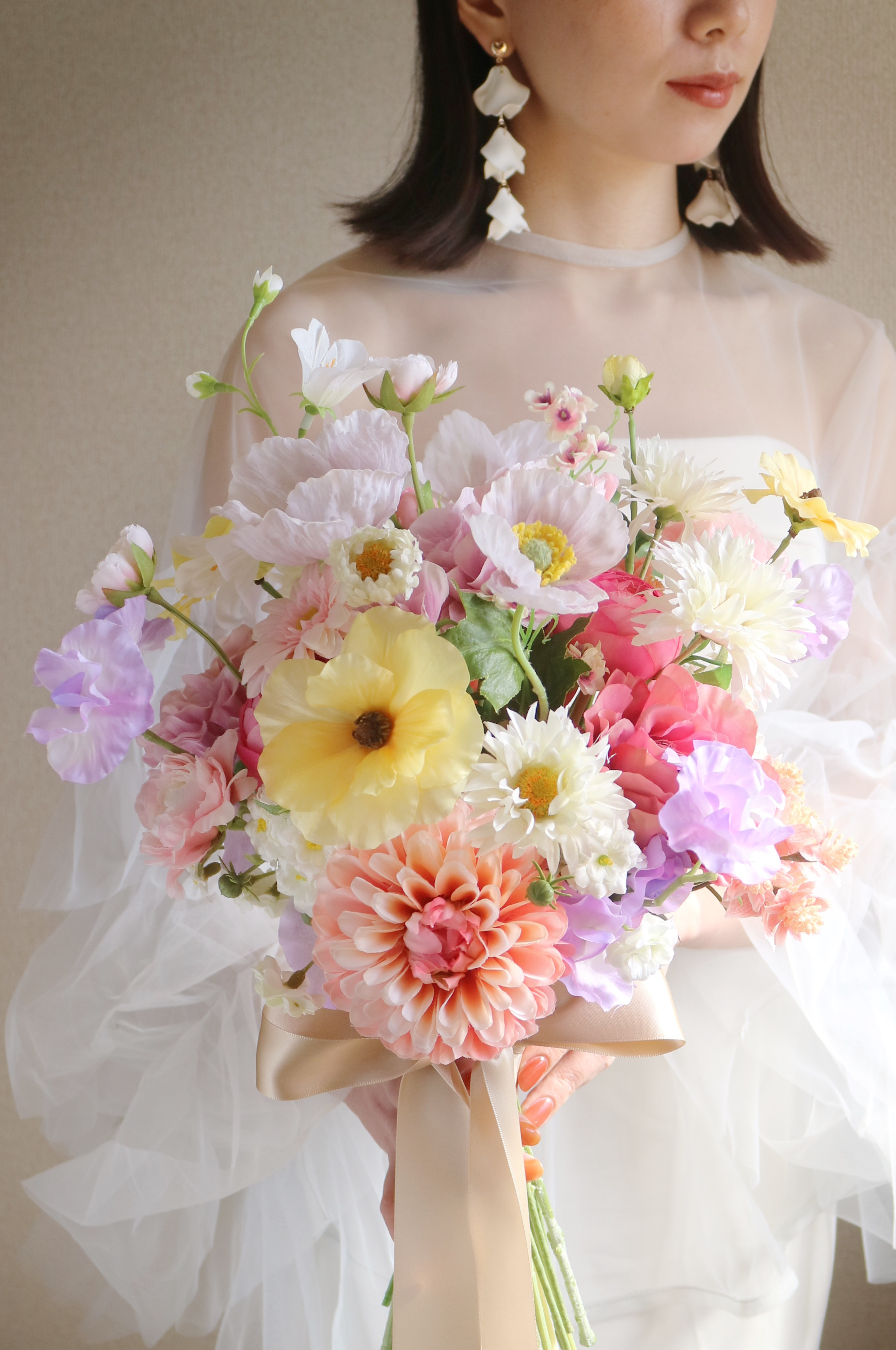 抜け感あふれる春ブーケ｜抜け感｜ウェディングブーケ｜ニュアンスカラー｜アーティフィシャルフラワー｜結婚式・前撮りに