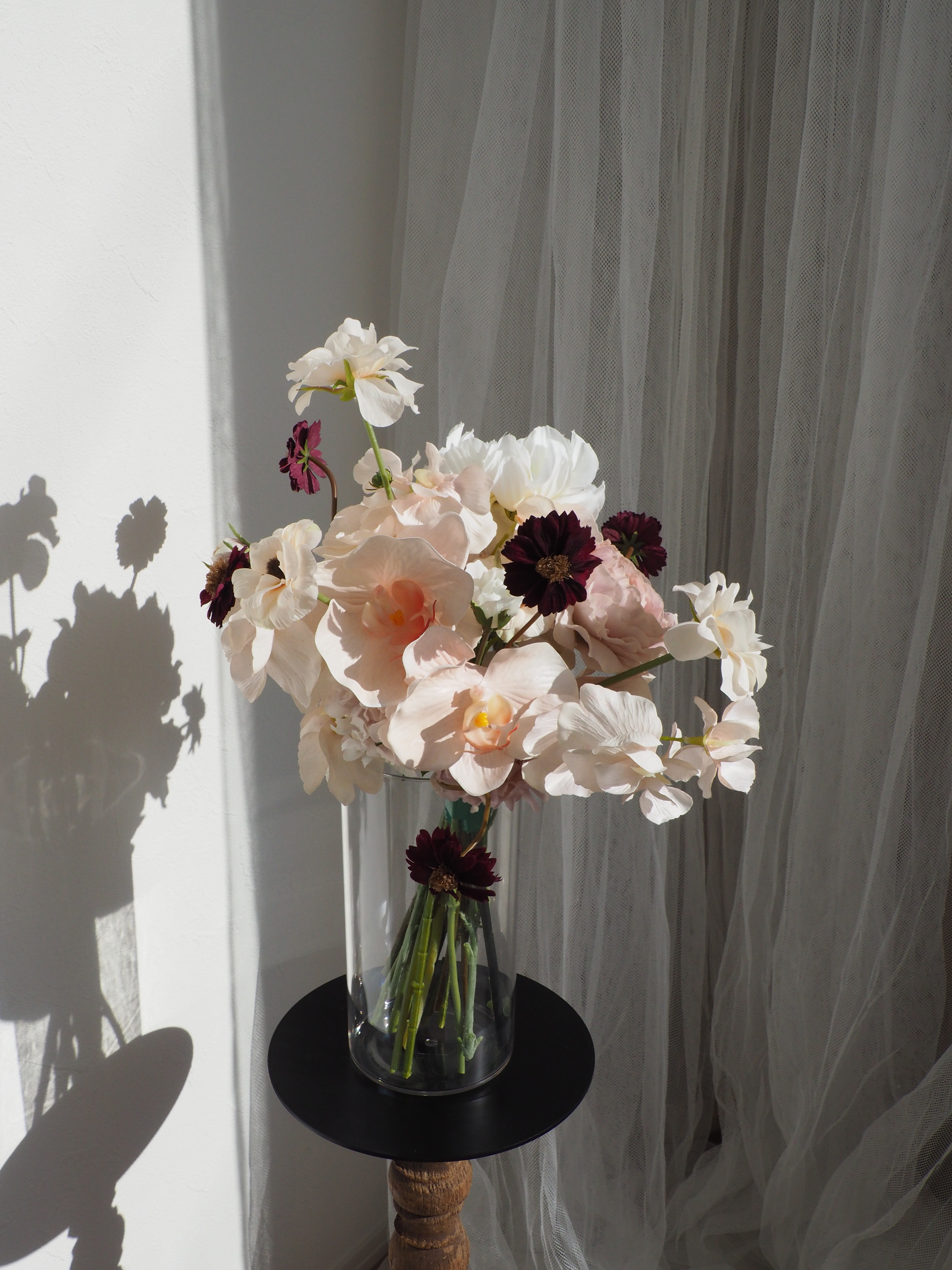 薔薇と胡蝶蘭のブーケ(ブートニア付き) ウエディングブーケ　クラッチブーケ　アーティフィシャルフラワー　造花