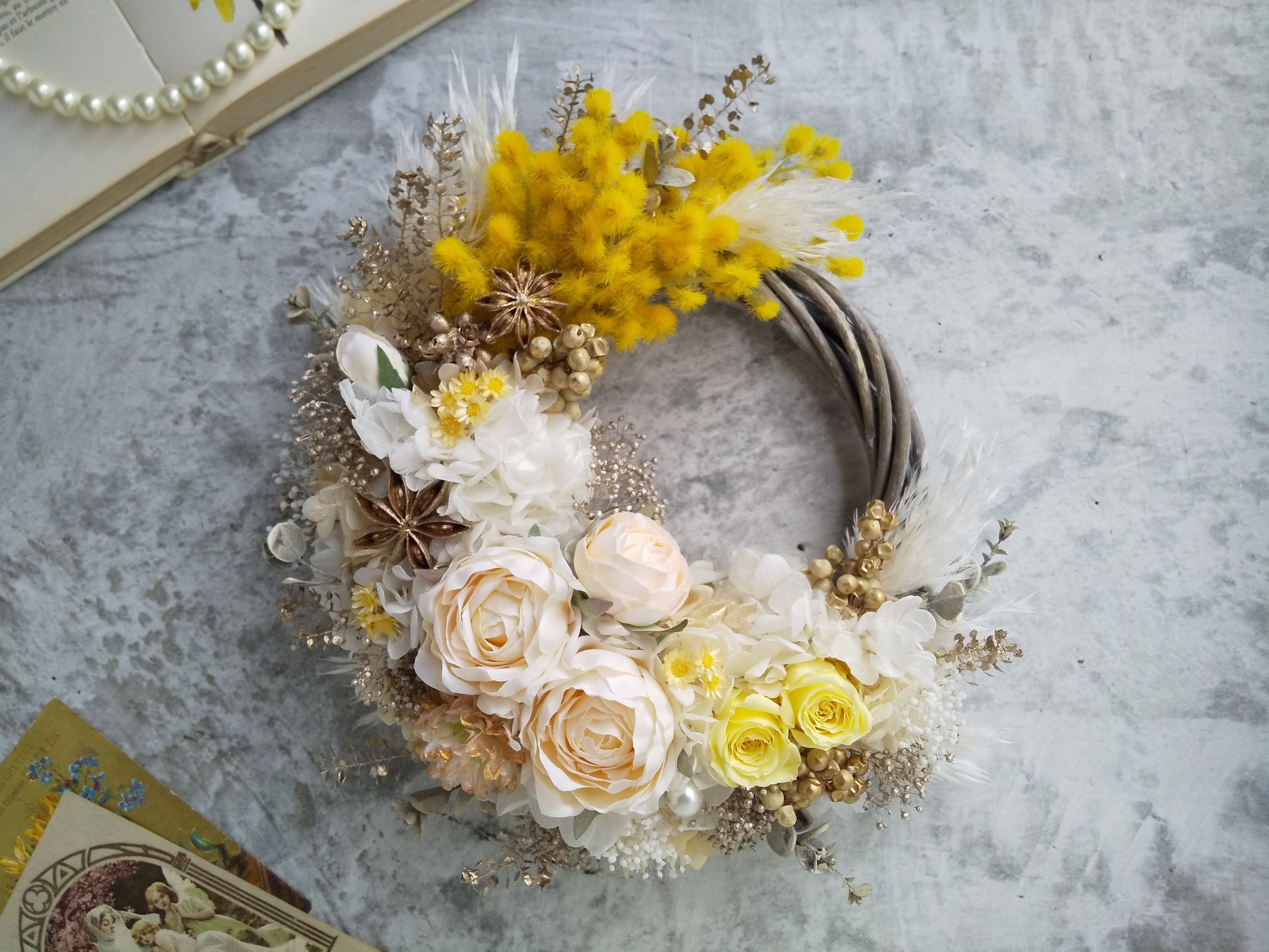 Jolie botanique＜Élégance Mimosa＞＊春リース＊ミモザ＊ハーフリース＊フラワーリース＊ビタ