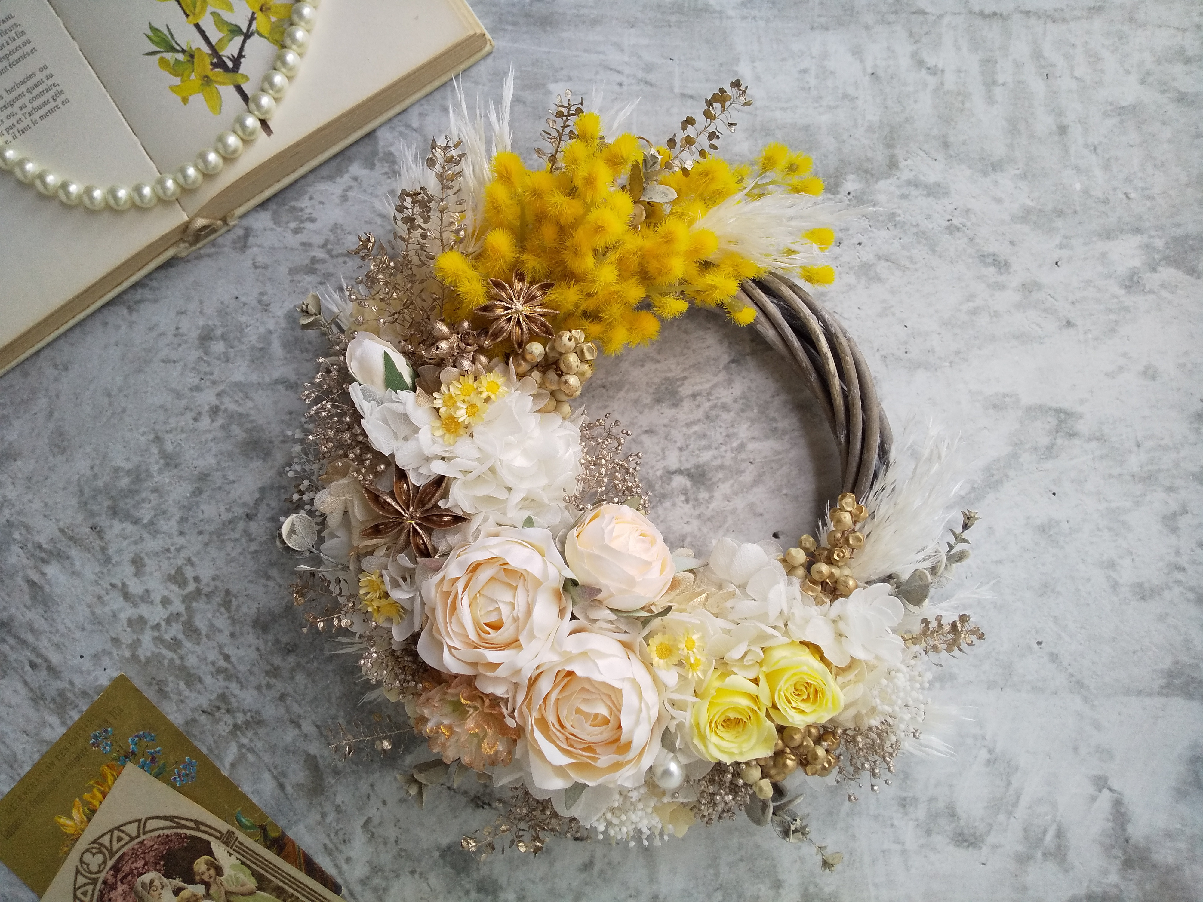 Jolie botanique＜Élégance Mimosa＞＊春リース＊ミモザ＊ハーフリース＊フラワーリース＊ビタ