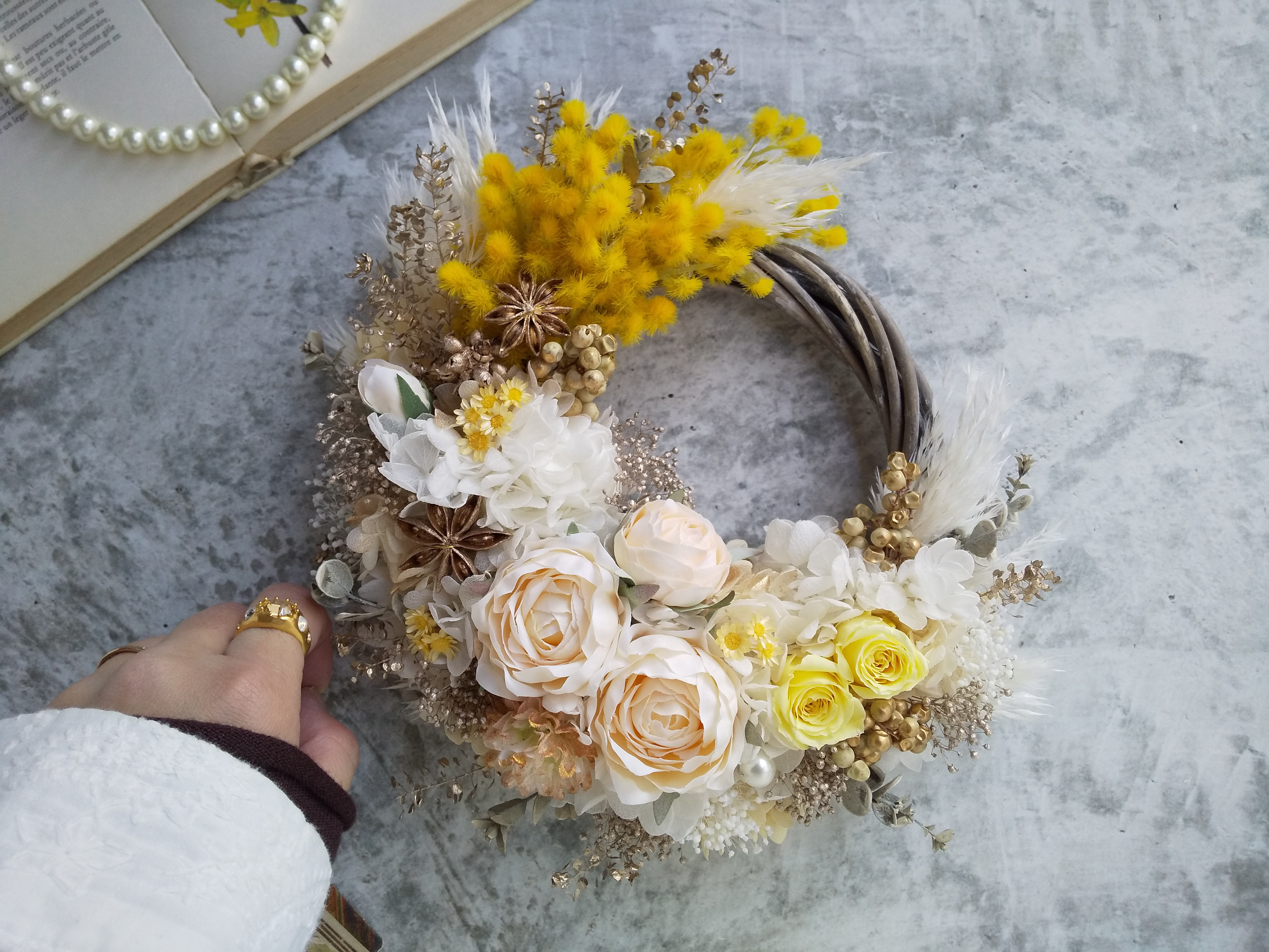 Jolie botanique＜Élégance Mimosa＞＊春リース＊ミモザ＊ハーフリース＊フラワーリース＊ビタ