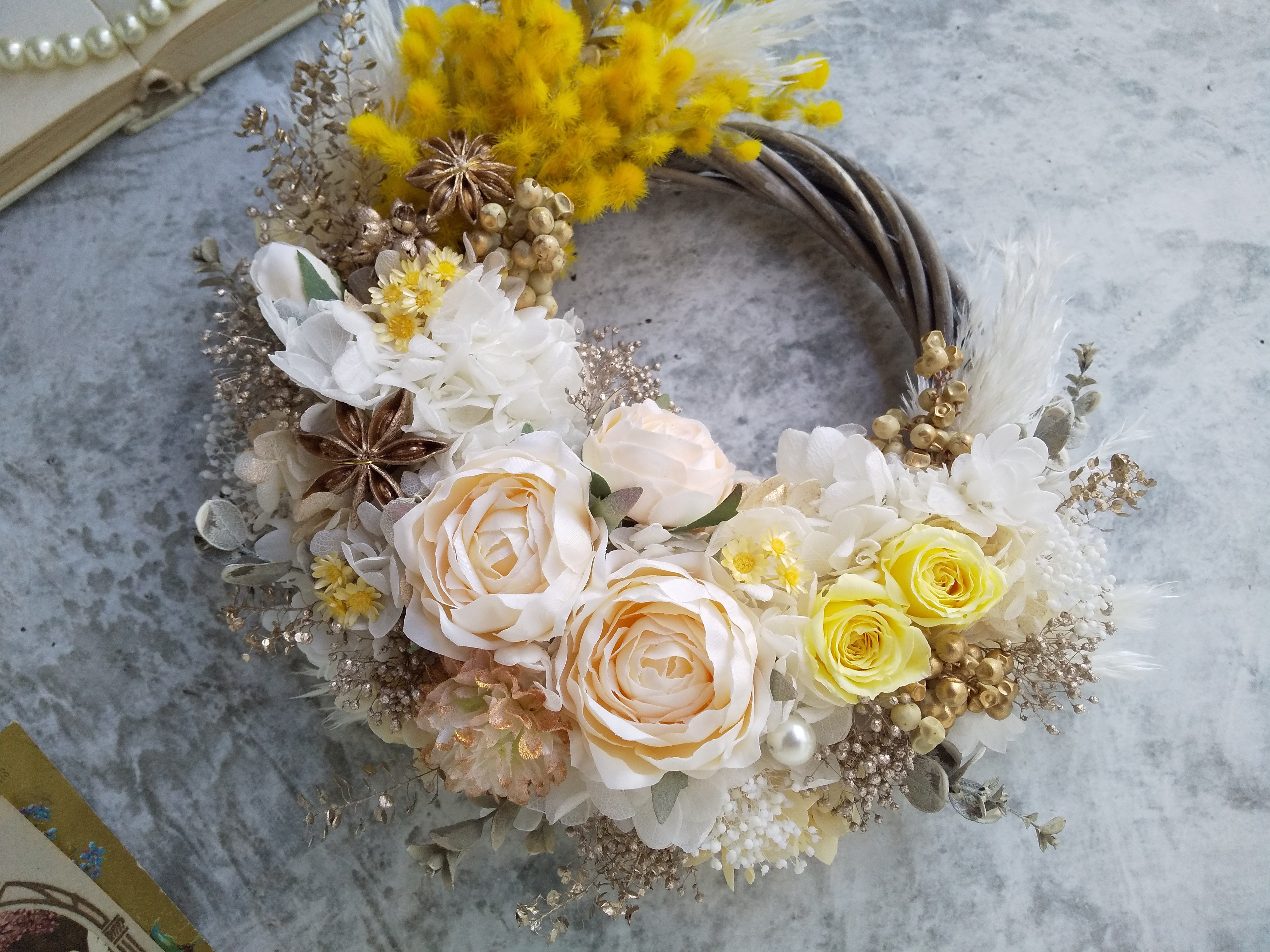 Jolie botanique＜Élégance Mimosa＞＊春リース＊ミモザ＊ハーフリース＊フラワーリース＊ビタ