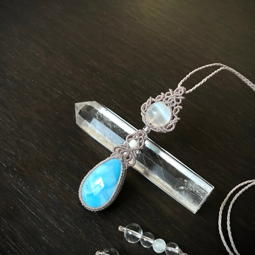 セレナイトと極上ラリマーの天然石マクラメ編みネックレス