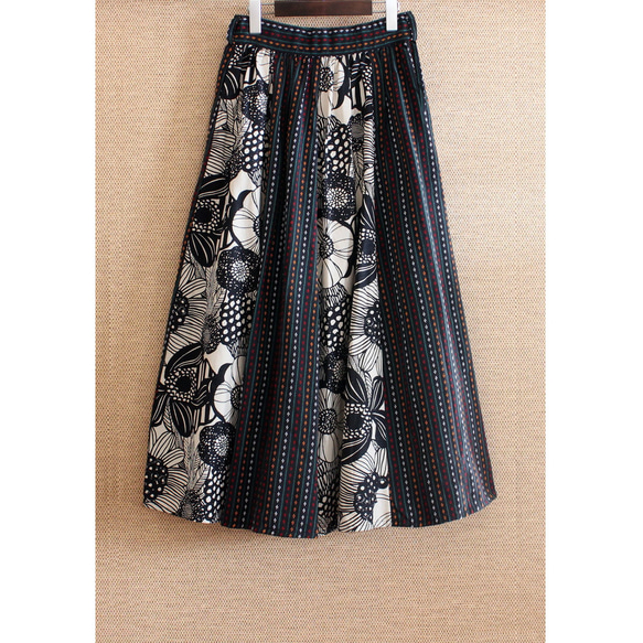 Creema 獨家款 * 獨一無二 * 大花印花 x 條紋縫線 * 長裙 * 黑色 第6張的照片