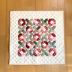 ヘキサゴンのパッチワークタペストリー パッチワークキルト