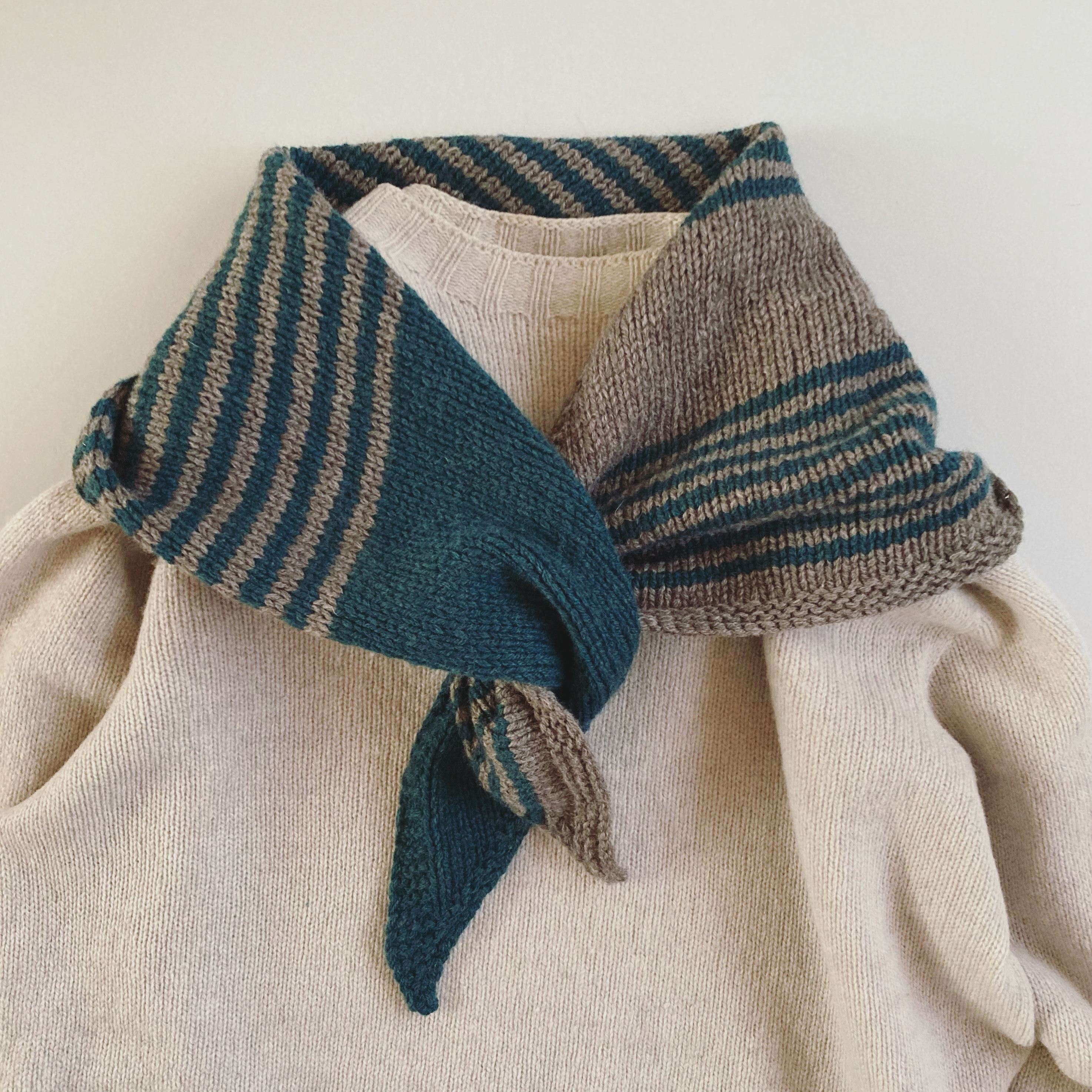 ラムウール 三角のミニストール（ボーダー グリーン）