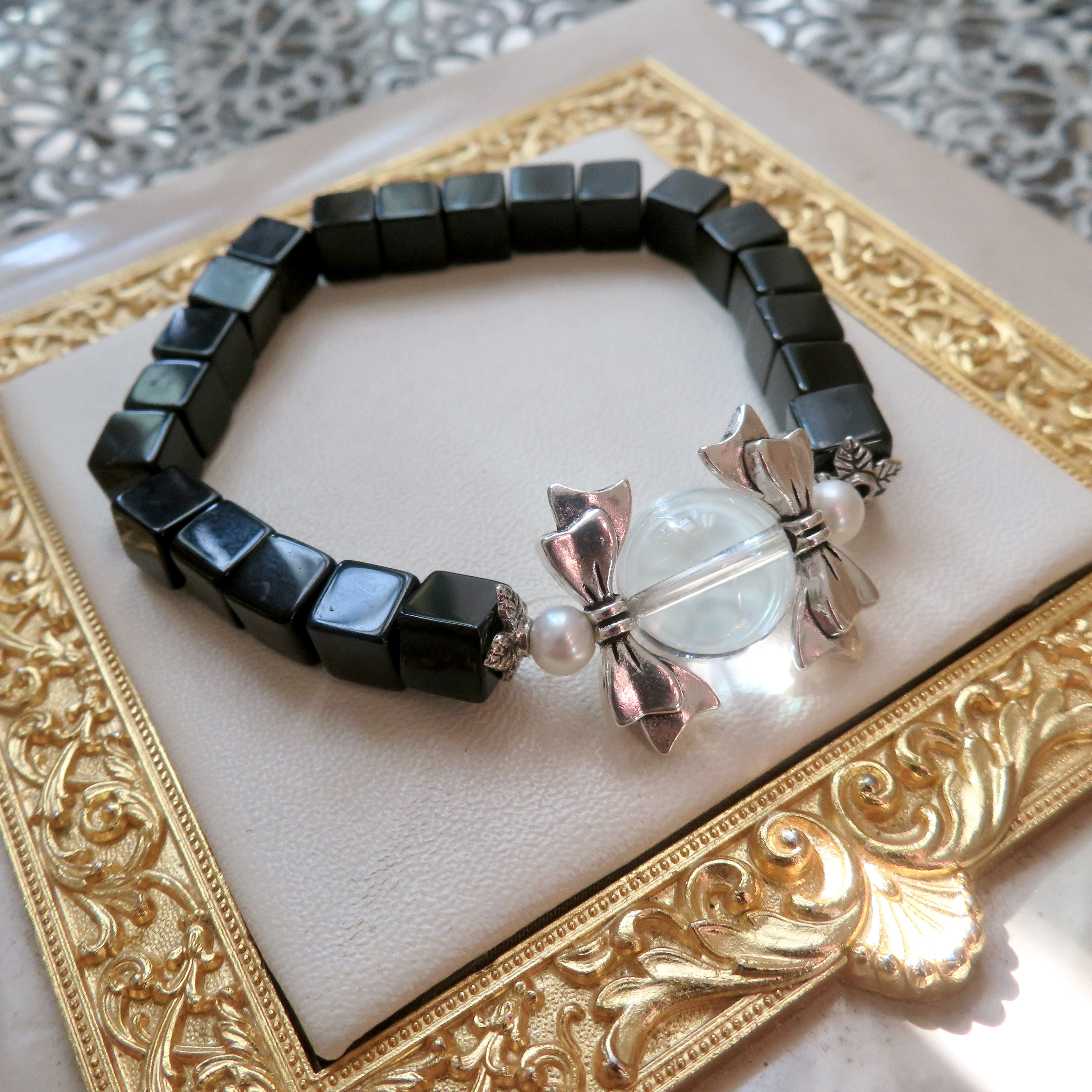 Wrapping ribbon bracelet◆Onyx・Crystal quartz・Pearl