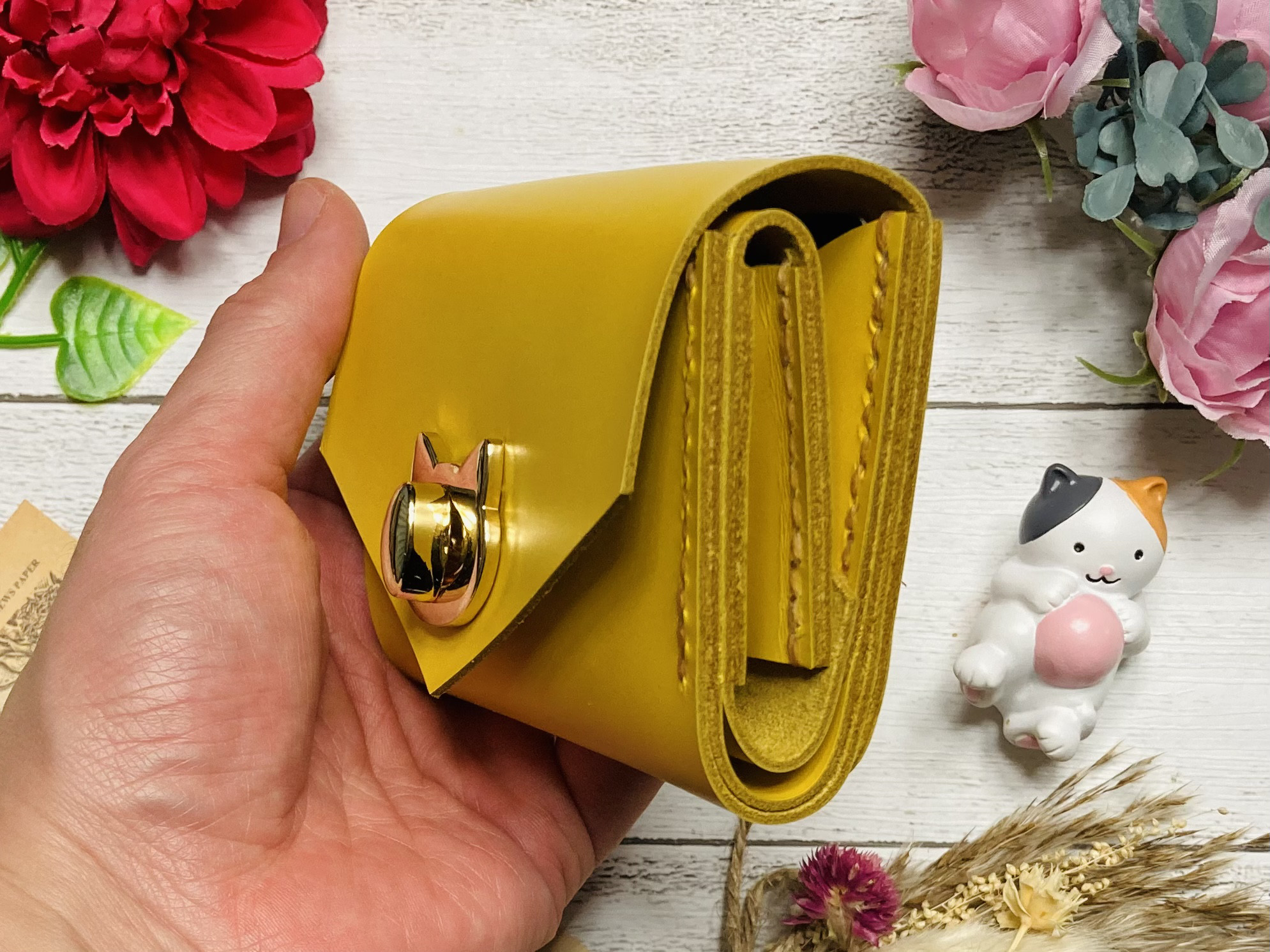 ❤【新色♪】【可愛さ×高級感♪】お洒落可愛い猫モチーフの総本革コンパクトミニ財布♪黄色 イエロー 運気 手の平に収まる♪