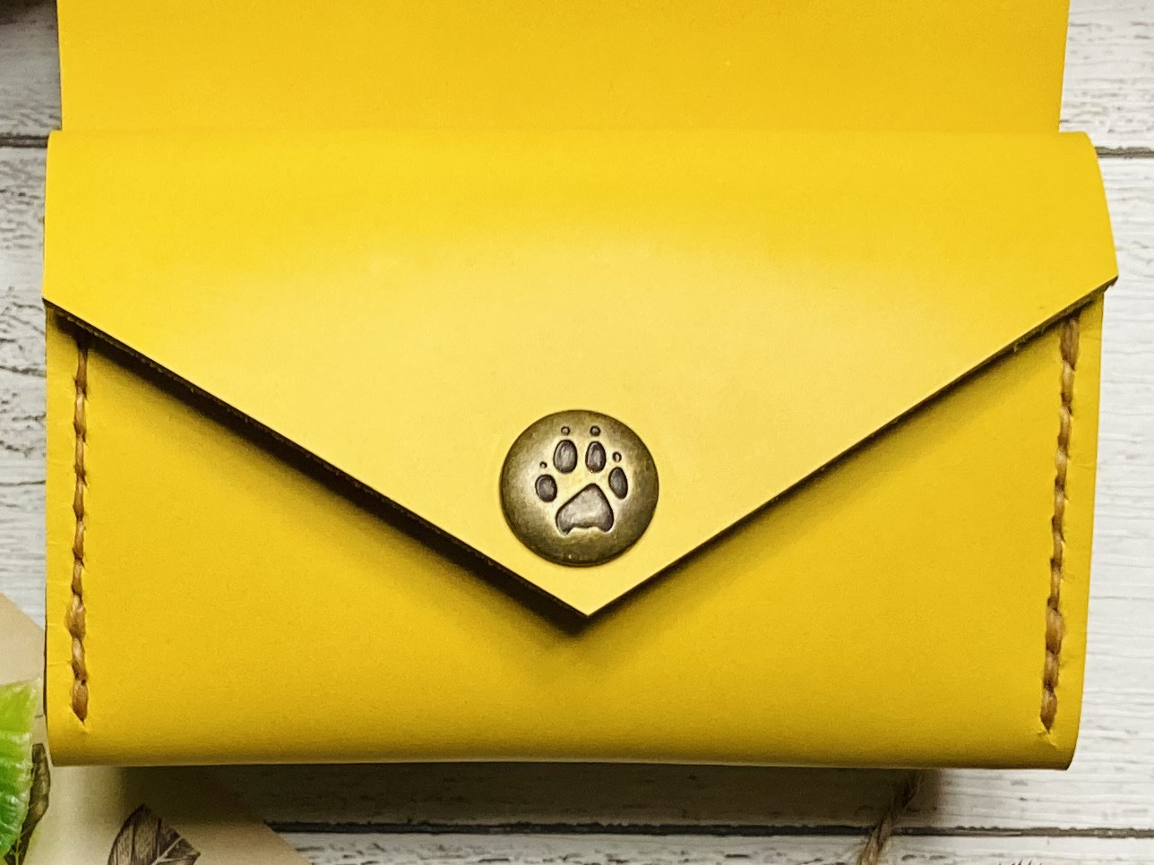 ❤【新色♪】【可愛さ×高級感♪】お洒落可愛い猫モチーフの総本革コンパクトミニ財布♪黄色 イエロー 運気 手の平に収まる♪