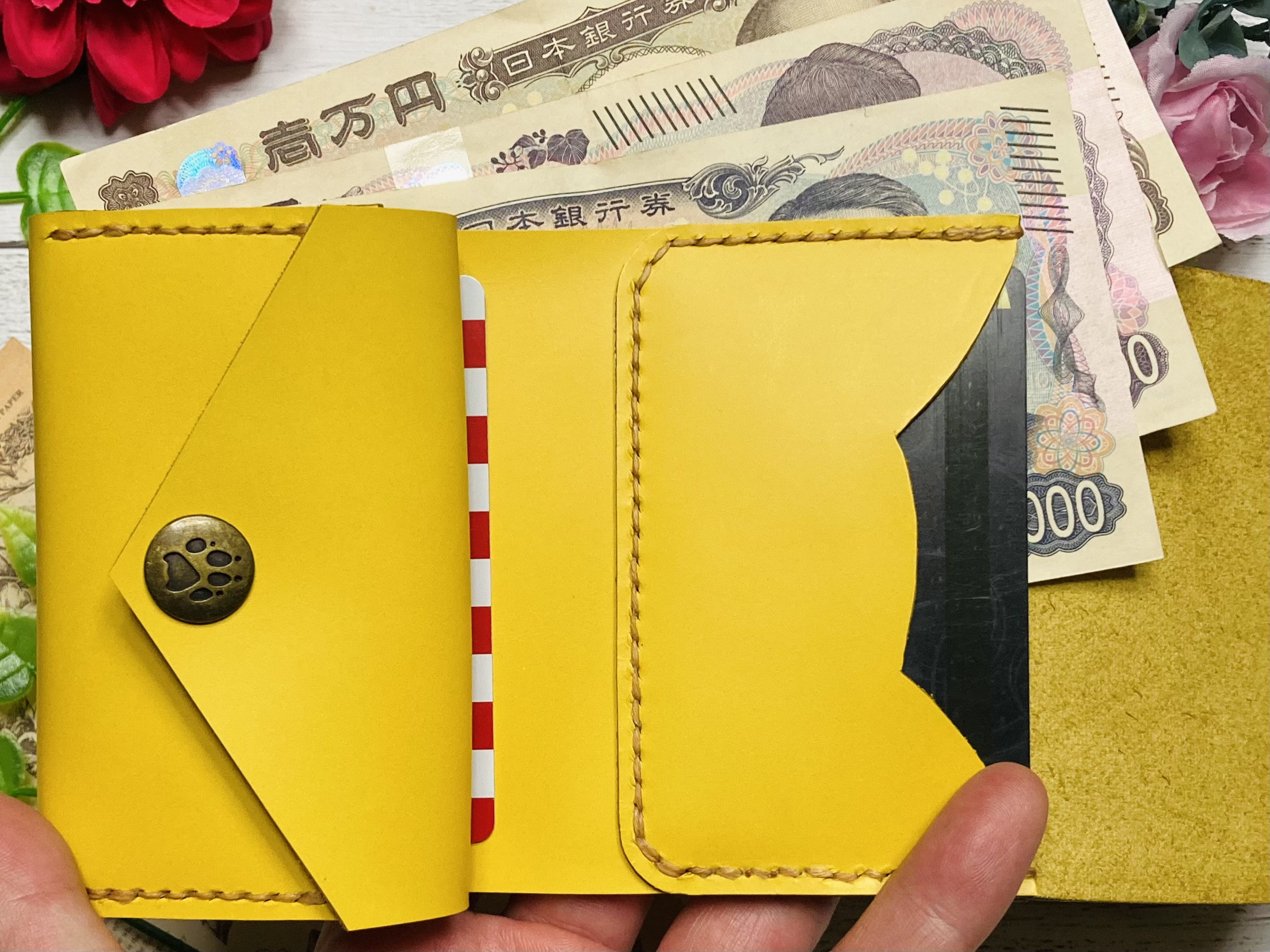 ❤【新色♪】【可愛さ×高級感♪】お洒落可愛い猫モチーフの総本革コンパクトミニ財布♪黄色 イエロー 運気 手の平に収まる♪