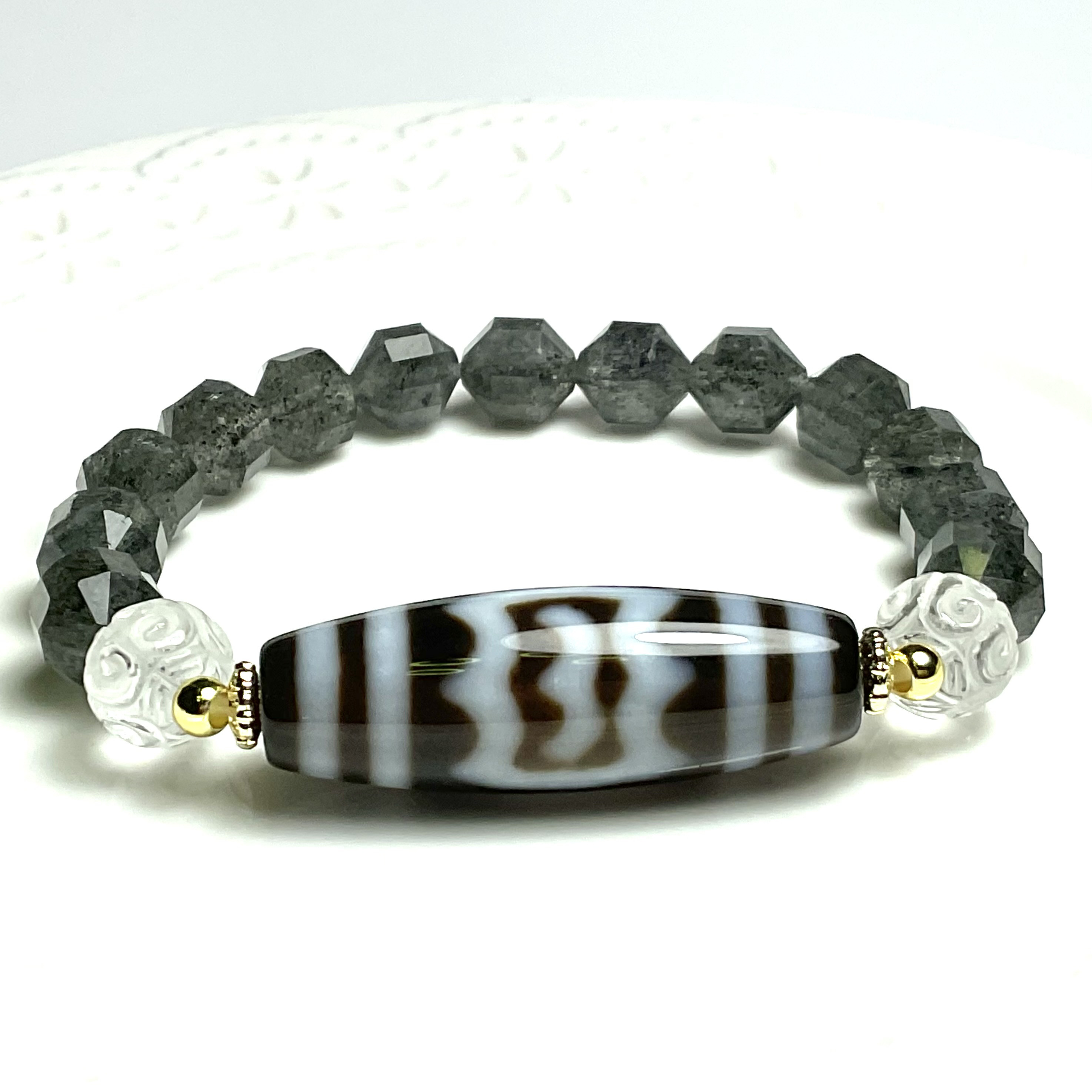 大鵬鳥天珠と9mmの多面カットのフィリフォームクリスタルインクォーツとマニ車彫りの水晶のブレスレット✨✨