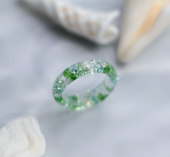 【Mermaidring／草原】金属アレルギー対応・キラキラ、クリスタルガラスのレジンリング