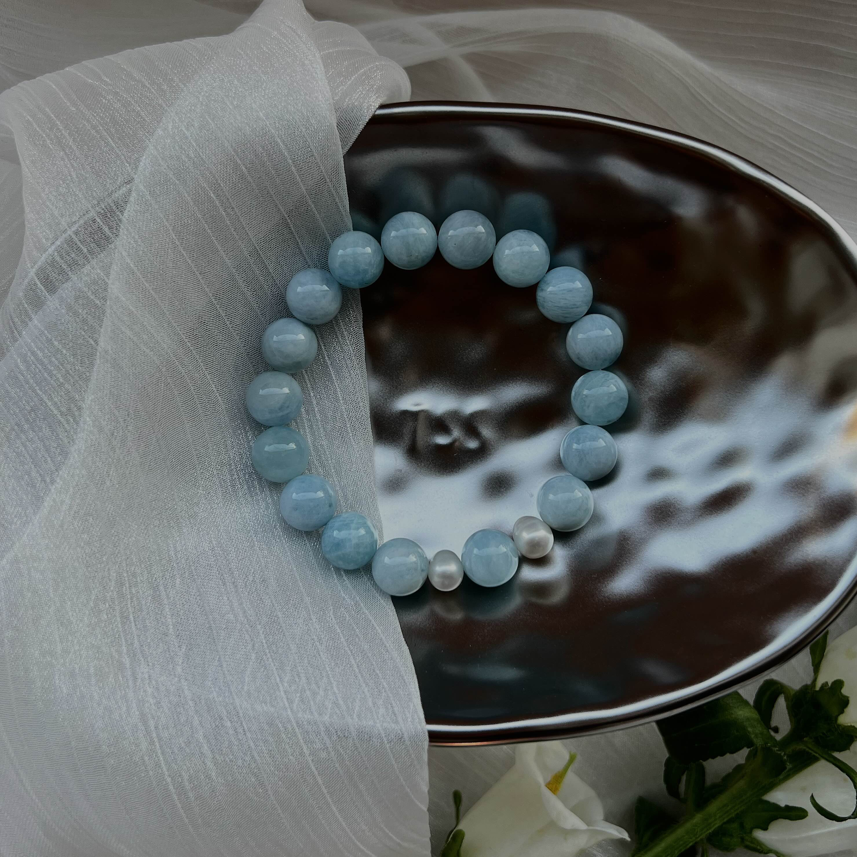 北欧ミニマル｜アクアマクリスタルブレスレット｜高品質10mm天然石×淡水パール｜三月誕生石