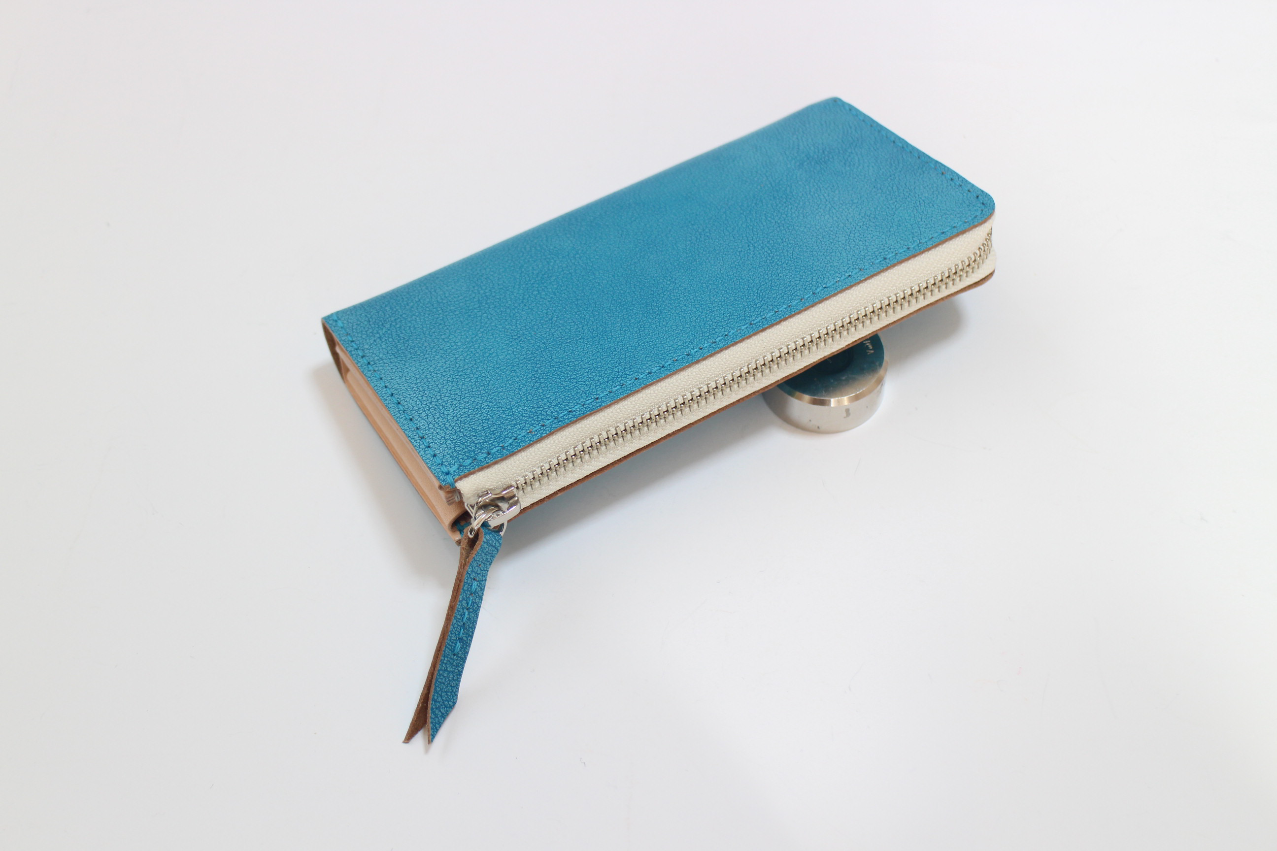 小さめL字ファフナー長財布　小銭が取り出しやすい　水色