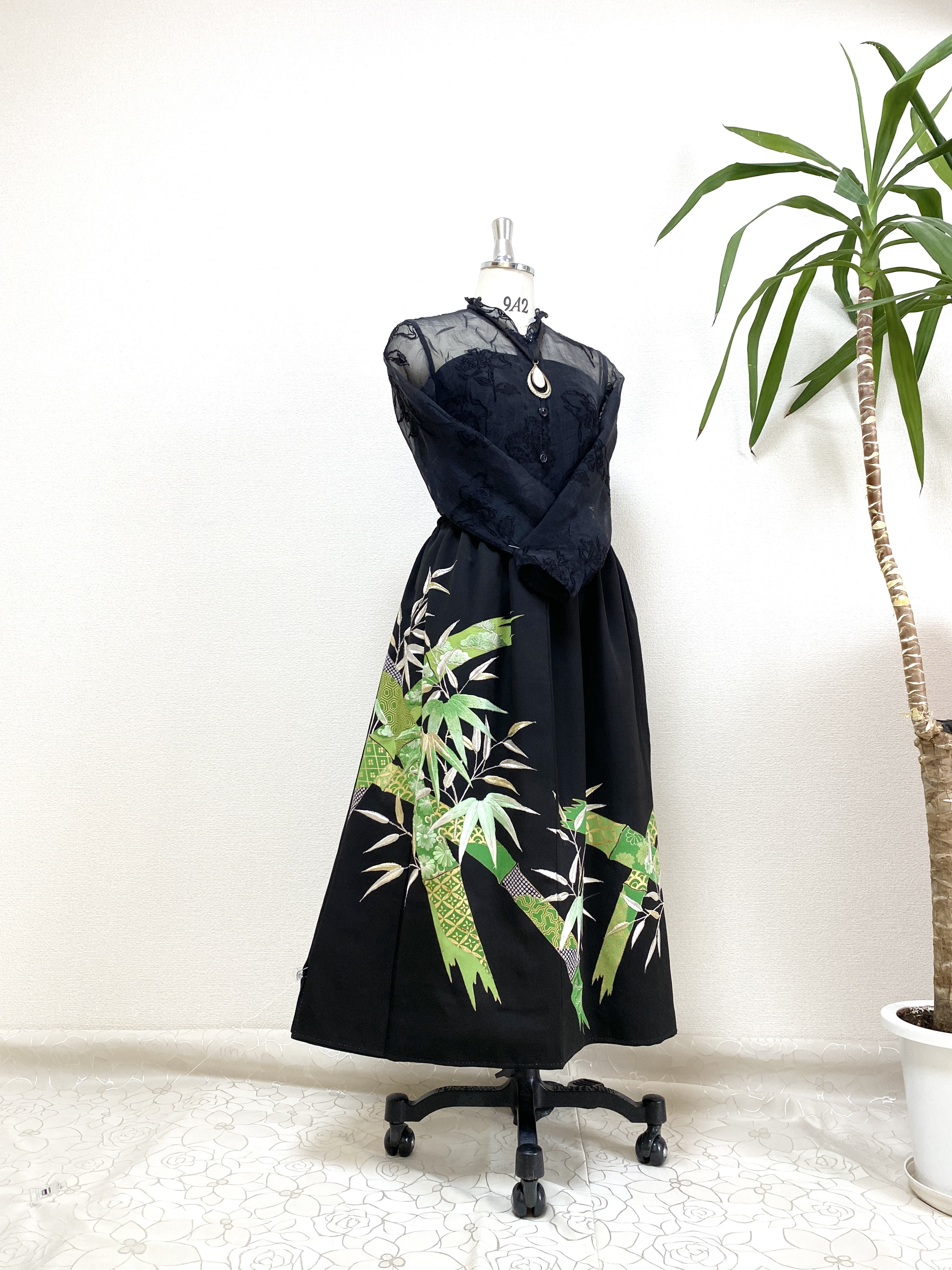 大人可愛いセレブ着物スカートフリーサイズ黒留袖着物リメイクウエストゴムロングスカート送料込みハンドメイドNO.6126