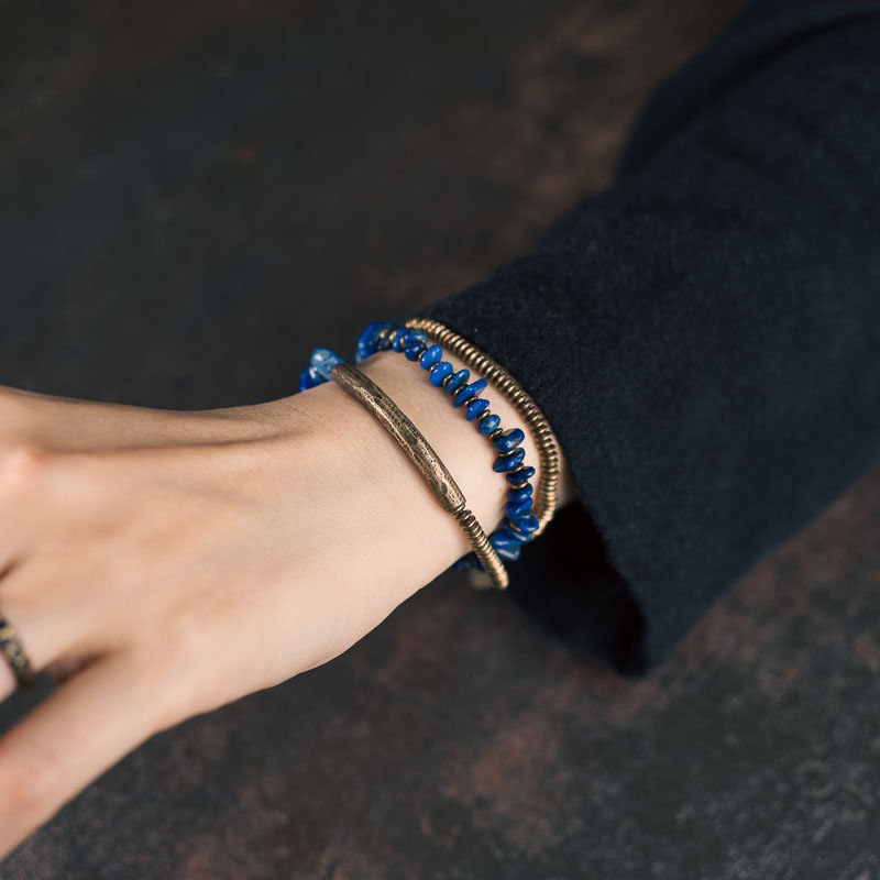 天然ラピスラズリ 3連ブレスレット 不揃いチップ｜真鍮ヴィンテージ｜ハンドメイド ユニセックス シンプル 個性派｜ 一点