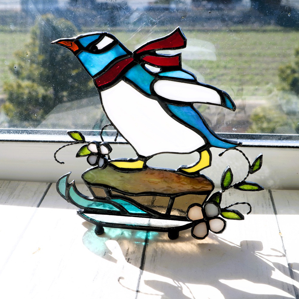 ステンドグラスサンキャッチャー・海に向かうジェンツーペンギン