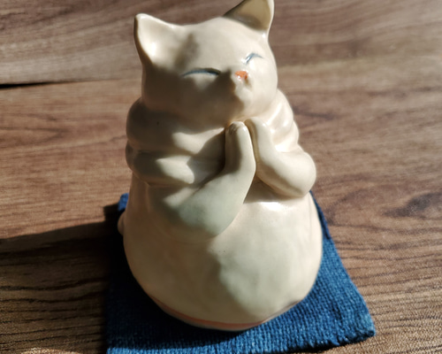 祈りの猫 陶器 立体・オブジェ 山猫軒 通販 20388803｜Creema(クリーマ)