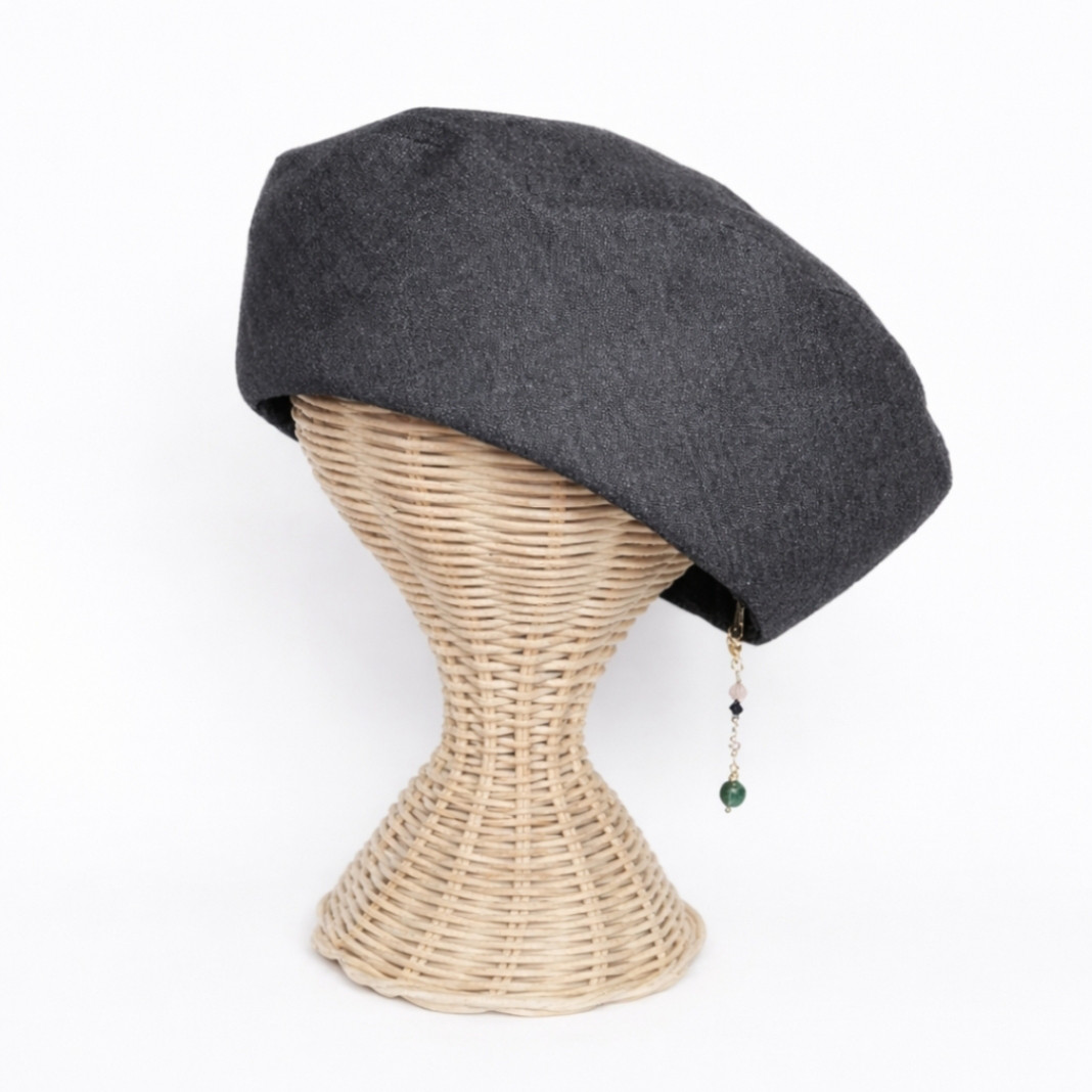 大人のクールなブラックデニムベレー帽　チャームが付けられる　シンプル　帽子　オーダーメイド　男性にも　プレゼント