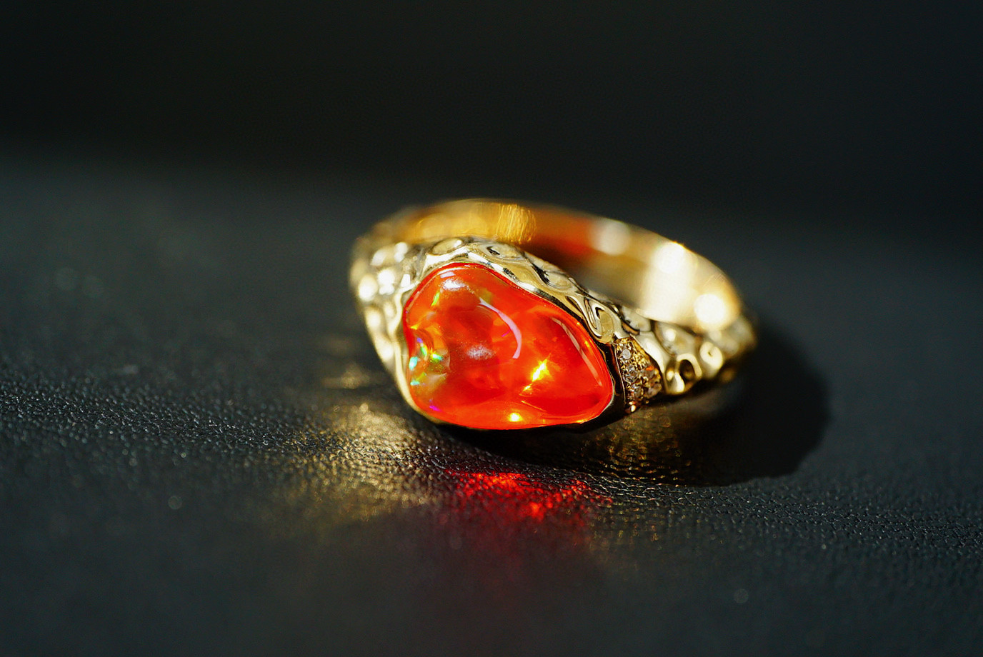 「異形」天然ファイアオパール　純真　神の石　10月誕生石　K18 指輪　リング　1.76ct　メキシコ産