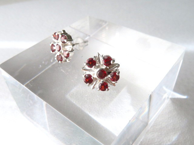 シルバー　ガーネット　ピアス