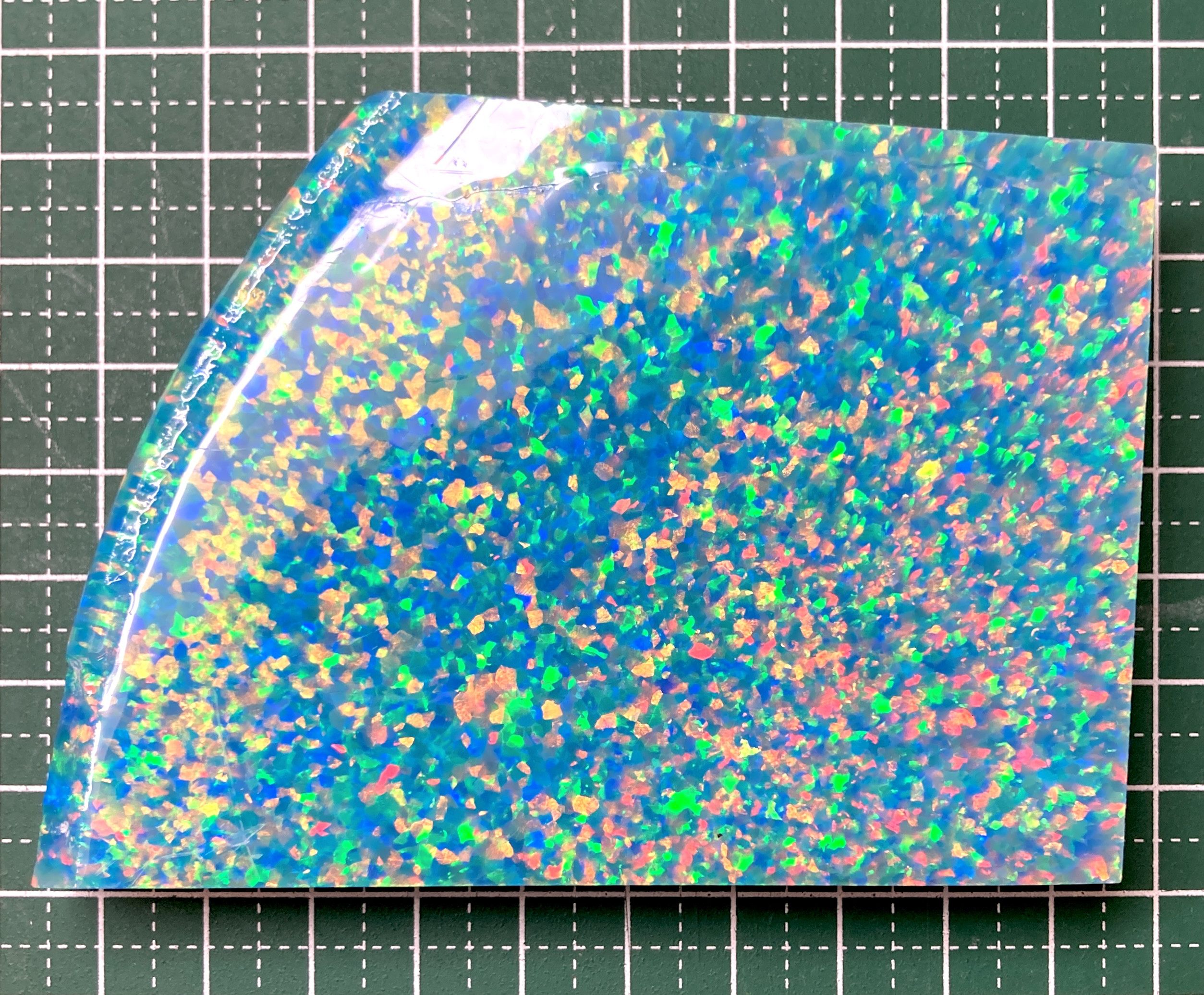 《人工オパール》(ネオンオパール) 原石 ターコイズ/オレンジ斑 158g (樹脂含侵)