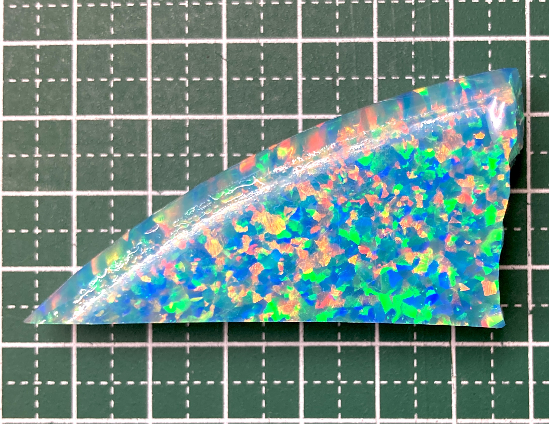 《人工オパール》(ネオンオパール) 原石 ターコイズ/オレンジ斑 28.1g (樹脂含侵)