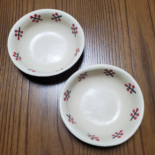 小さめ中皿2枚セット 木の実 手描き 陶器 中皿 山猫軒 通販 20390011