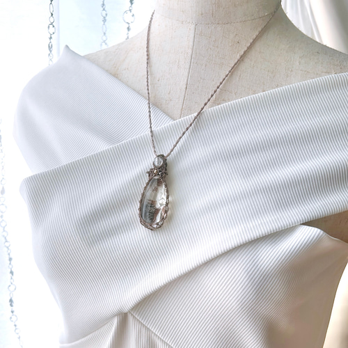 癒しの庭園「ガーデンクオーツ」ドロップ型マクラメペンダント【天然石