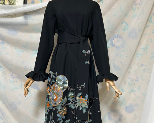 着物リメイク MLサイズ 金彩駒刺繍 黒留袖ドレス＆リボンベルト 長袖