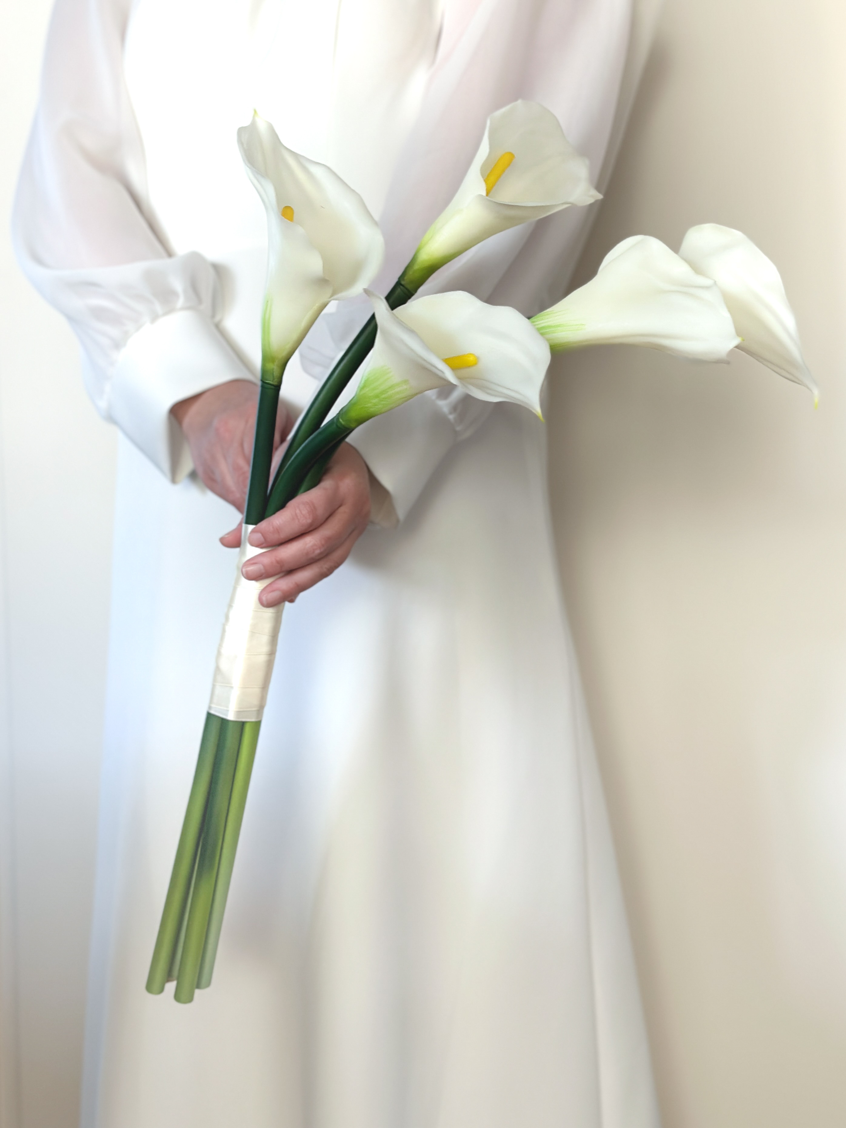 ブートニア付き【受注生産・10日以内の発送】ホワイト　カラーリリィのアームブーケ