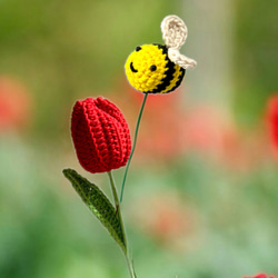 チューリップとミツバチ 枯れない花 かぎ針編み あみぐるみ 花束 受注