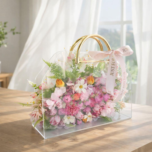 花を持ち歩くように贈る｜春の小花が咲く 光触媒フラワーバッグ