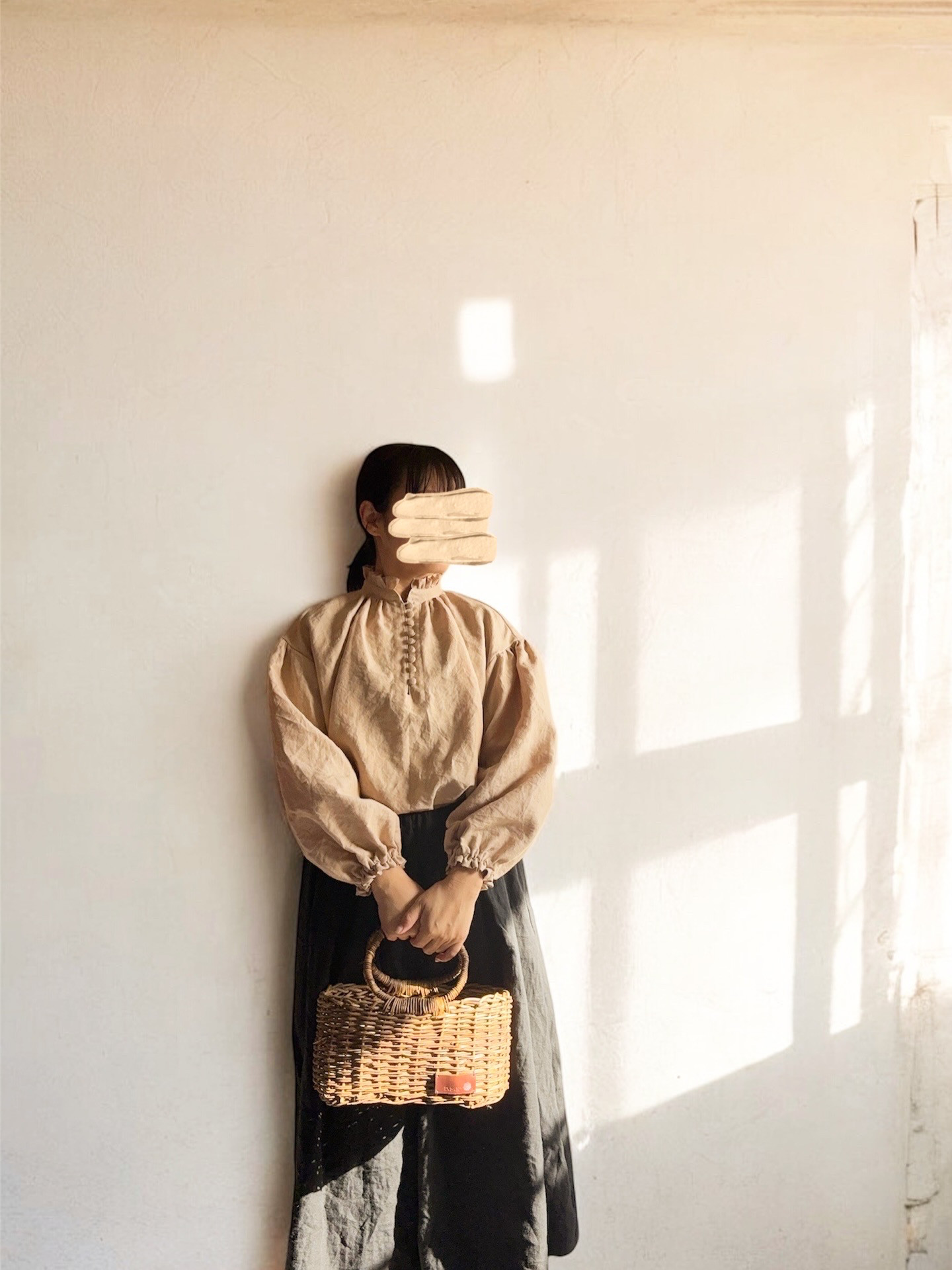 【リネン100%】 くるみボタン ブラウス フリル襟／40番手ベルギーリネン／イベント人気／ダンガリーベージュ