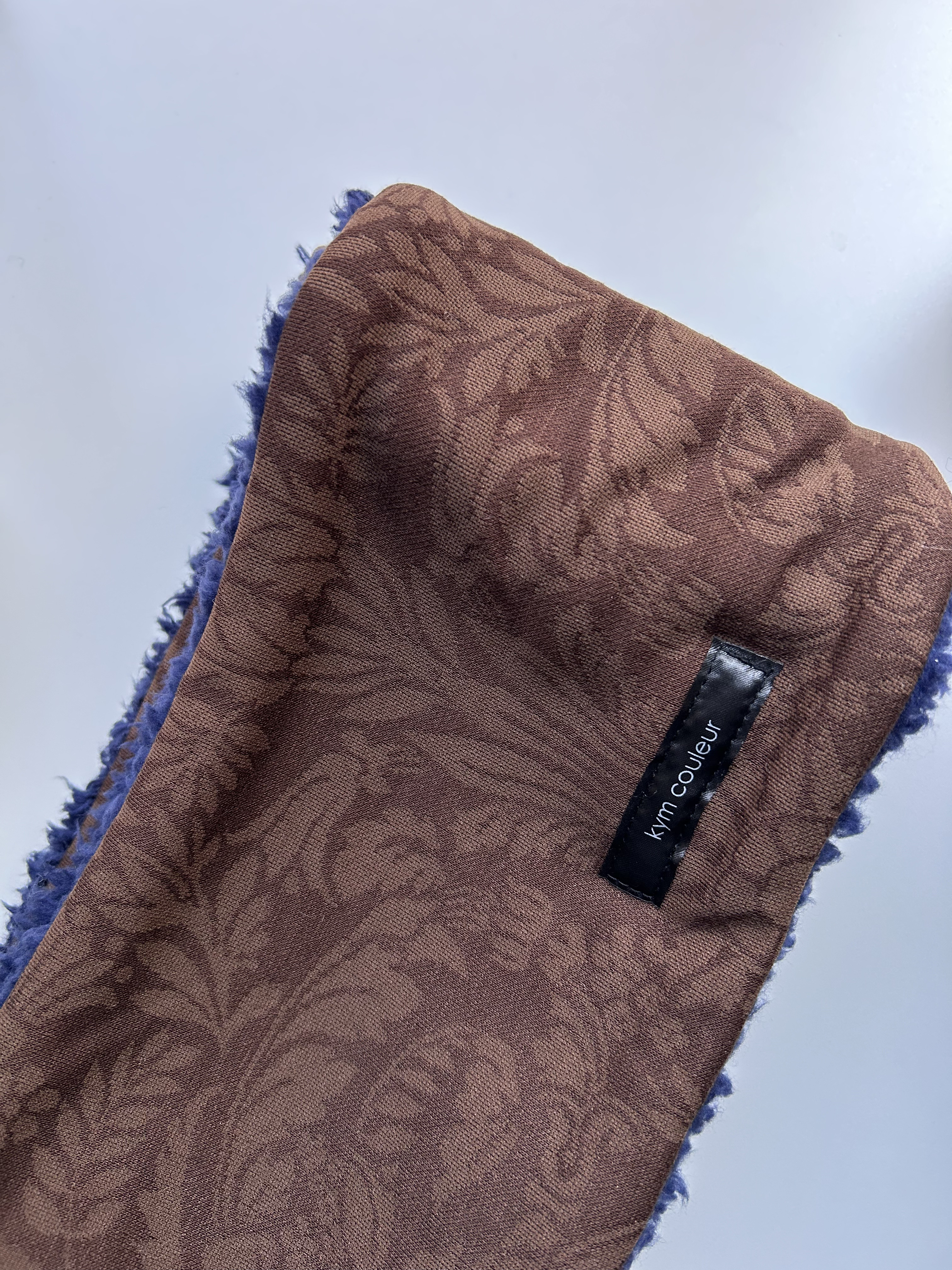 ふんわりアンティーク柄ニット＆ネイビーファーボアロングスヌード